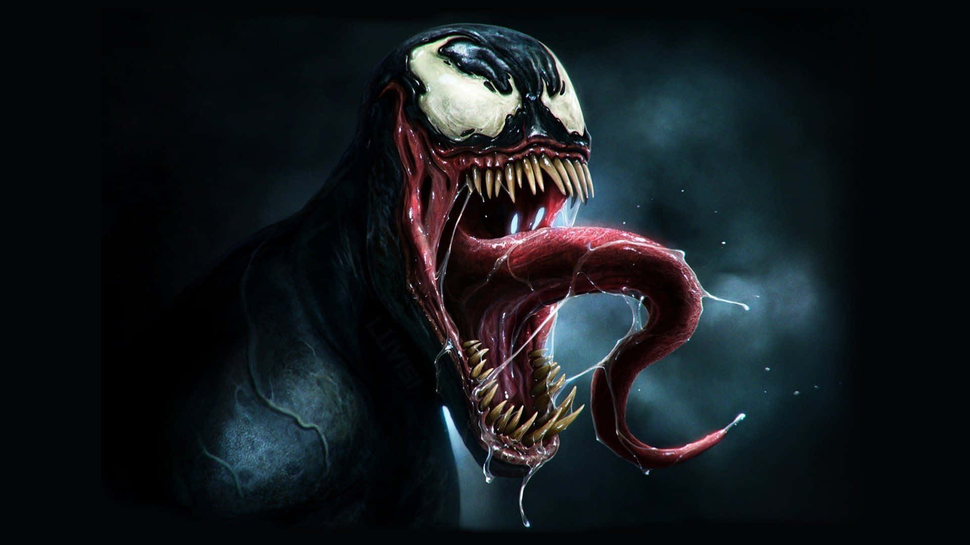 Scary Venom 桌布 壁紙 — 一個帶有發光白色眼睛和尖銳牙齒的威脅性猛毒，在黑暗煙霧背景中咆哮。