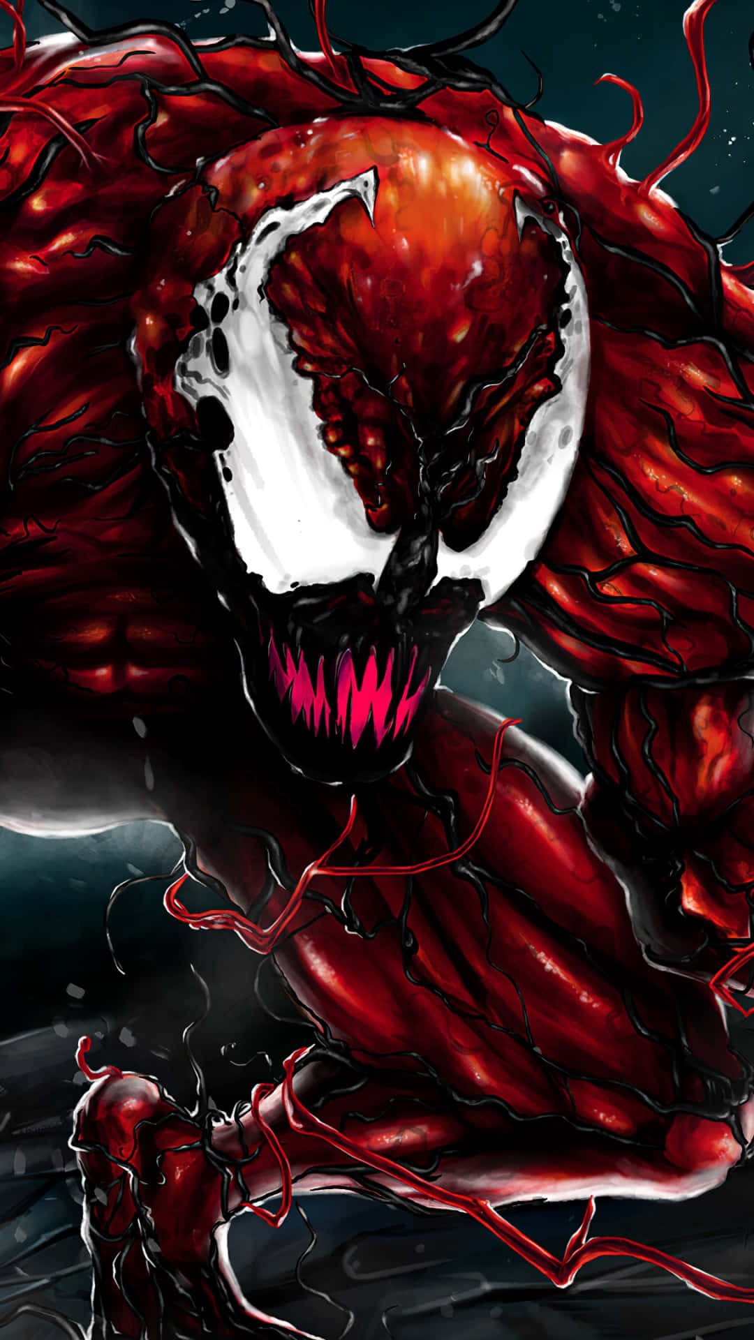 Maximum Carnage 桌布 壁紙 — 一個帶有發光白色眼睛和尖銳牙齒的威脅性紅色共生體生物，在黑暗暴風雨的背景下若隱若現。