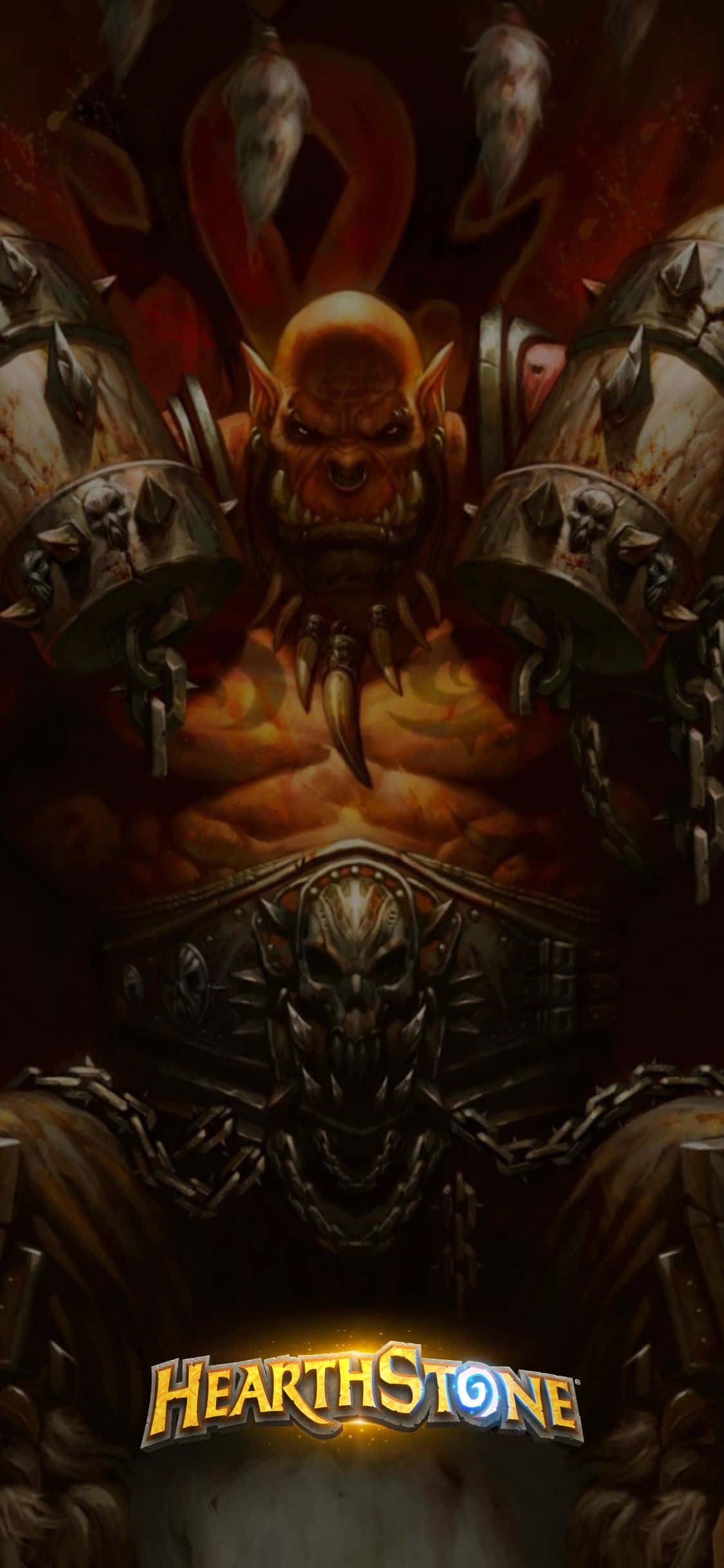 hearthstone phone 桌布 壁紙 — 一個帶有發光眼睛和尖刺盔甲的威脅性獸人 warlord 在深紅色背景上與漂浮的頭骨一起若隱若現。