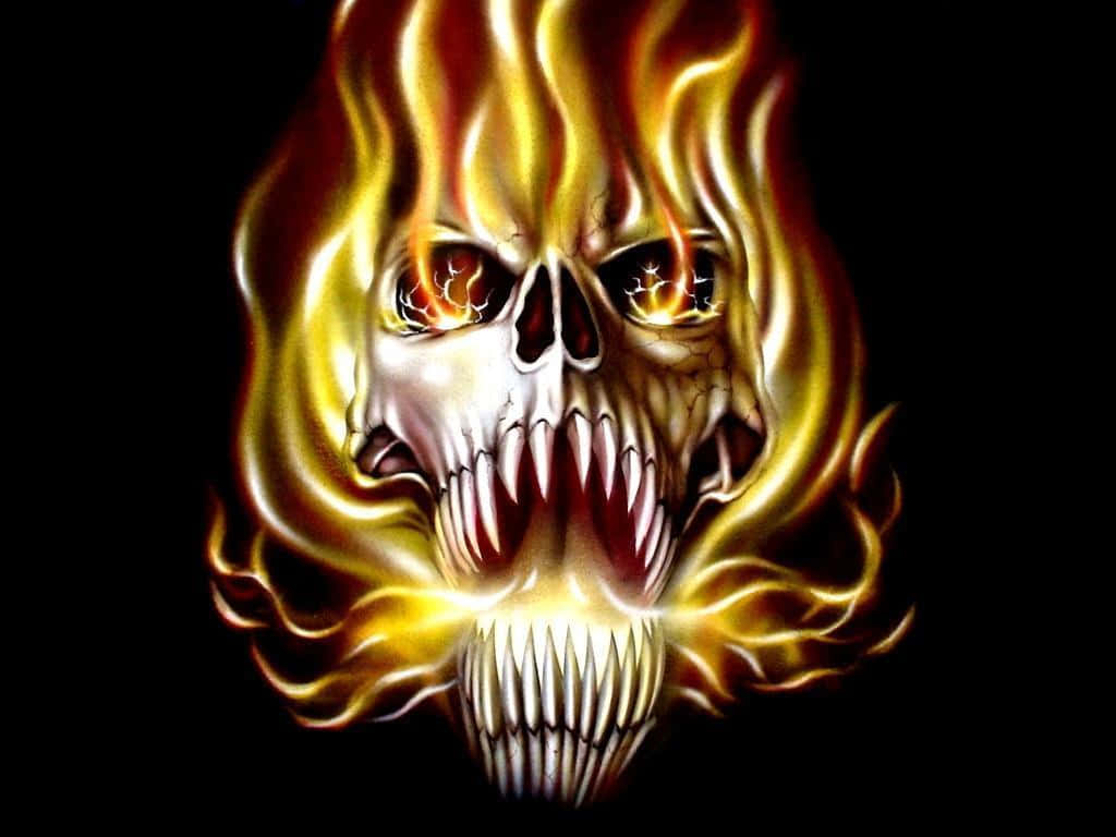 Evil Skull 桌布 壁紙 — 一個帶有發光眼睛和尖銳牙齒的威脅性火焰骷髏頭，背景為黑色。