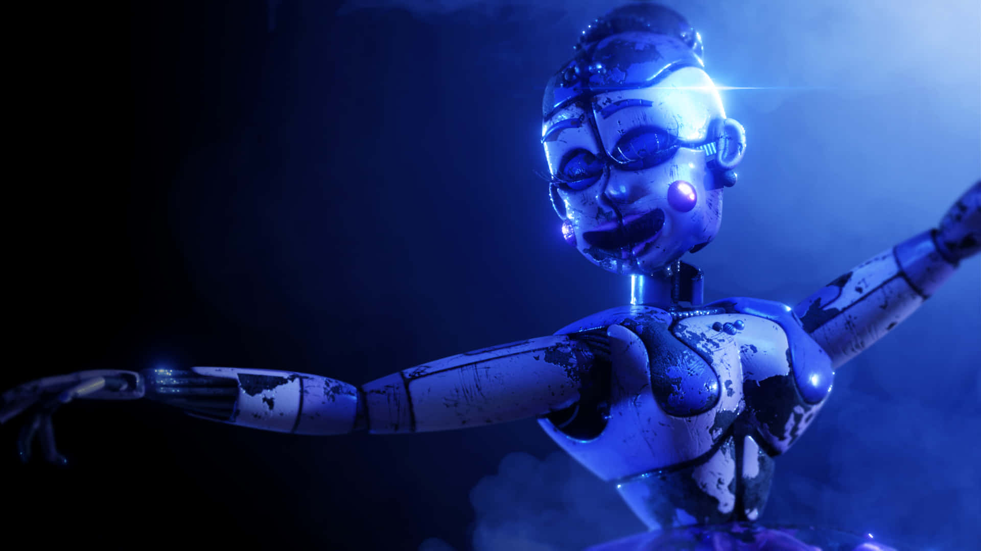Ballora 桌布 壁紙 — 一個帶有發光眼睛和裂紋油漆的威脅性藍色電子動畫，在煙霧瀰漫的黑暗中擺出姿勢。