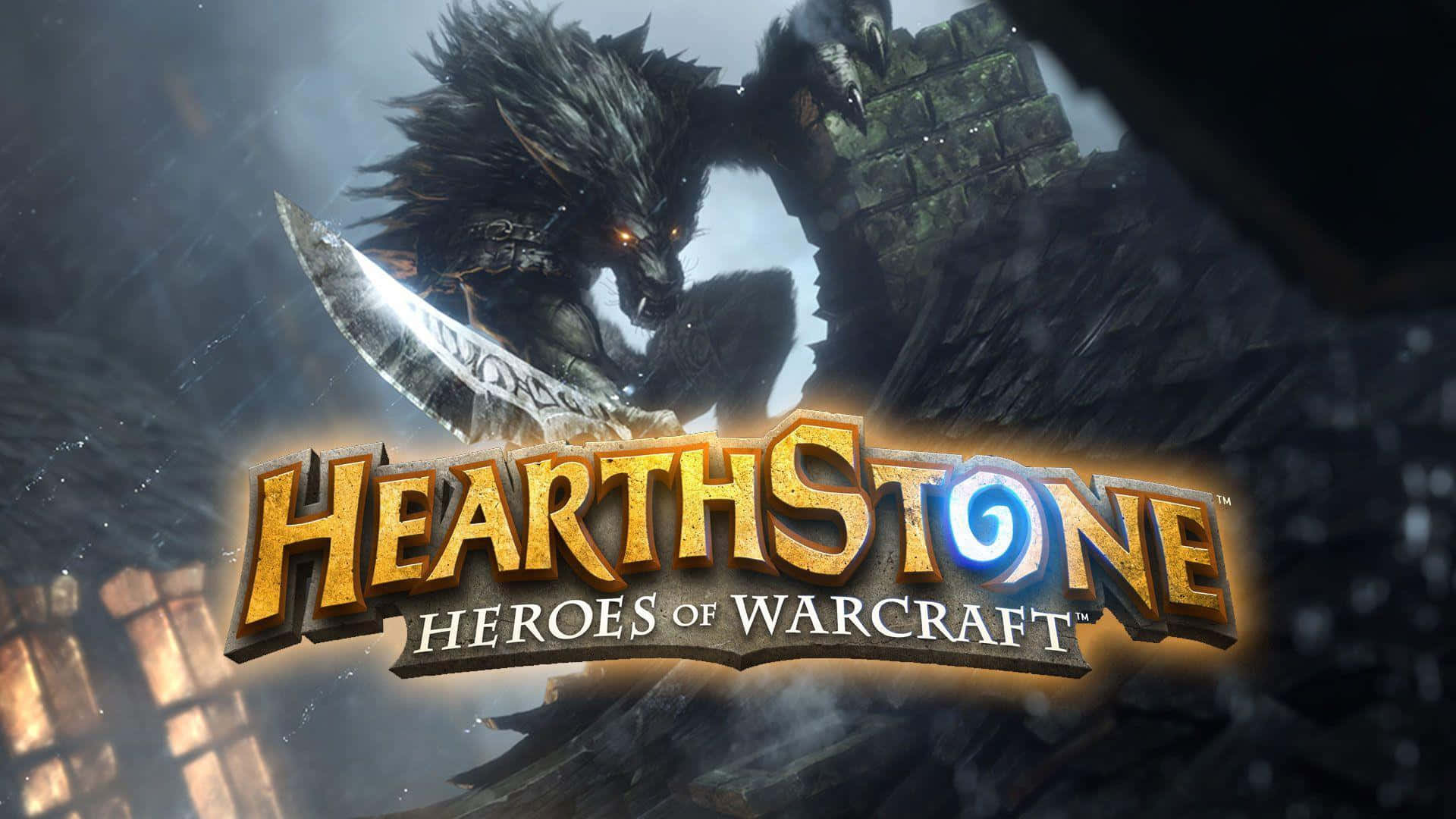 Hearthstone 桌布 壁紙 — 一個帶有發光眼睛的威脅性狼狀生物，在黑暗石頭堡壘背景下揮舞著彎曲的刀刃，並突出顯示了Hearthstone標誌。