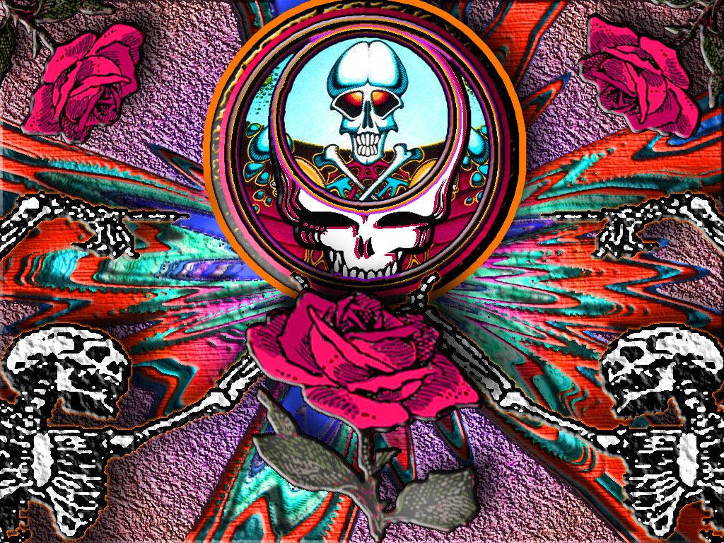 dead 桌布 壁紙 — 一個帶有發光眼睛的迷幻骷髏頭，位於圓形框架中央，周圍環繞著鮮豔的粉紅玫瑰和骷髏人物，背景是旋轉的多色背景。