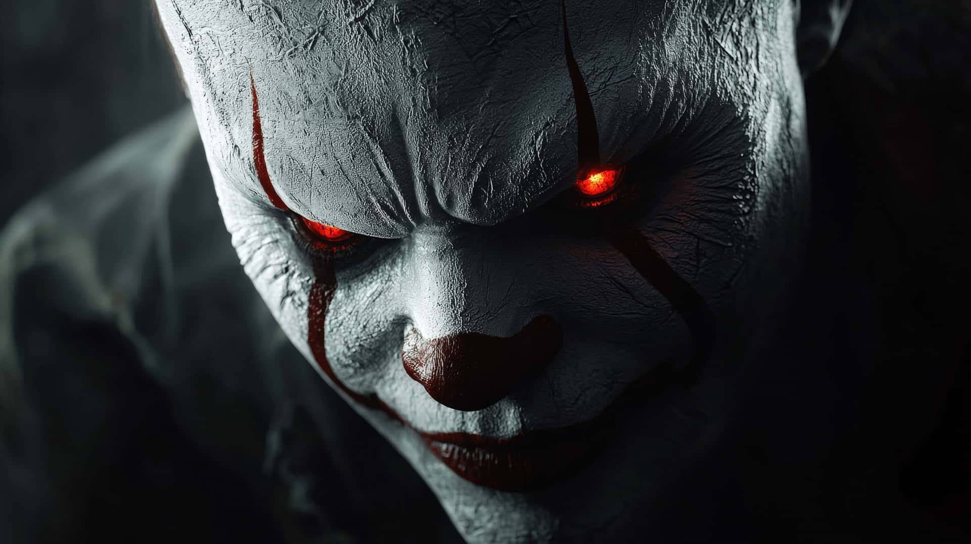 Creepy Clown with Glowing Red Eyes in Darkness 壁紙 — 一個帶有發光紅眼和裂紋白色化妝的威脅性小丑，在黑暗陰影的環境中強烈凝視。