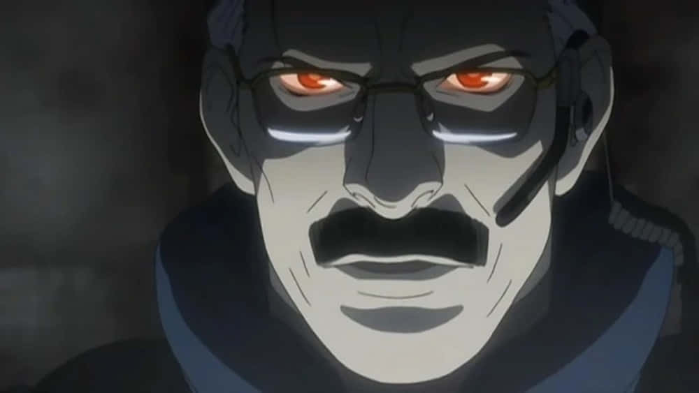 Soichiro Yagami 桌布 壁紙 — 一個帶有發光紅眼和鬍鬚的威脅性動漫男子，在陰暗的環境中透過深色眼鏡強烈凝視。