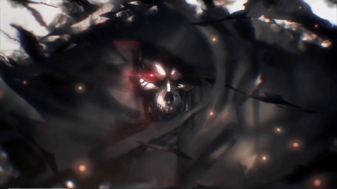 Overlord 桌布 壁紙 — 一個帶有發光紅眼的威脅性頭骨從旋轉的黑煙和漂浮的火花中浮現，場景陰暗。