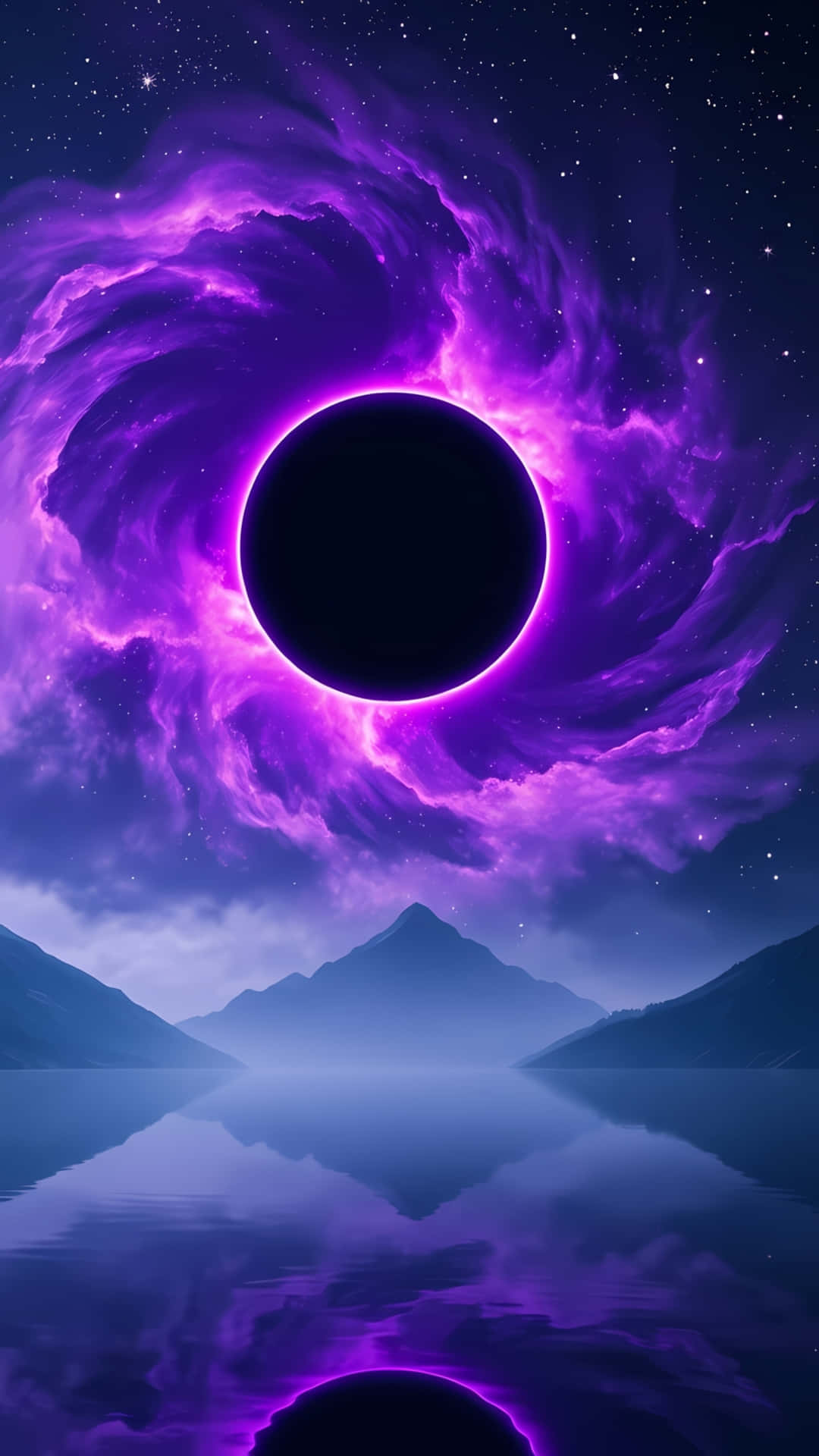 Cosmic Purple Eclipse Over Silent Lake 壁紙 — 一個帶有發光紫色吸積盤的宇宙黑洞懸浮在寧靜的山湖之上，湖面反射出超現實的天空。