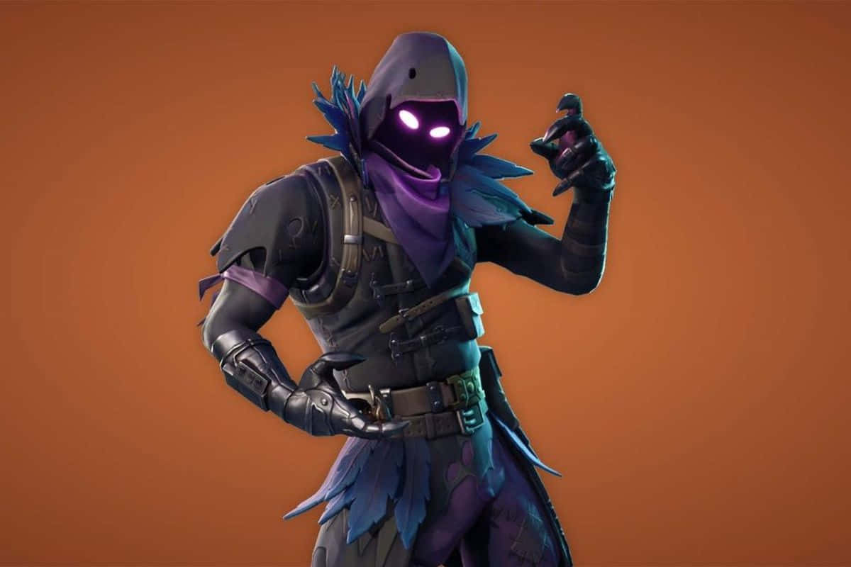 Raven Fortnite 桌布 壁紙 — 一個帶有發光紫色眼睛和暗色盔甲的威嚇性Fortnite角色在純橙色背景前擺姿勢。