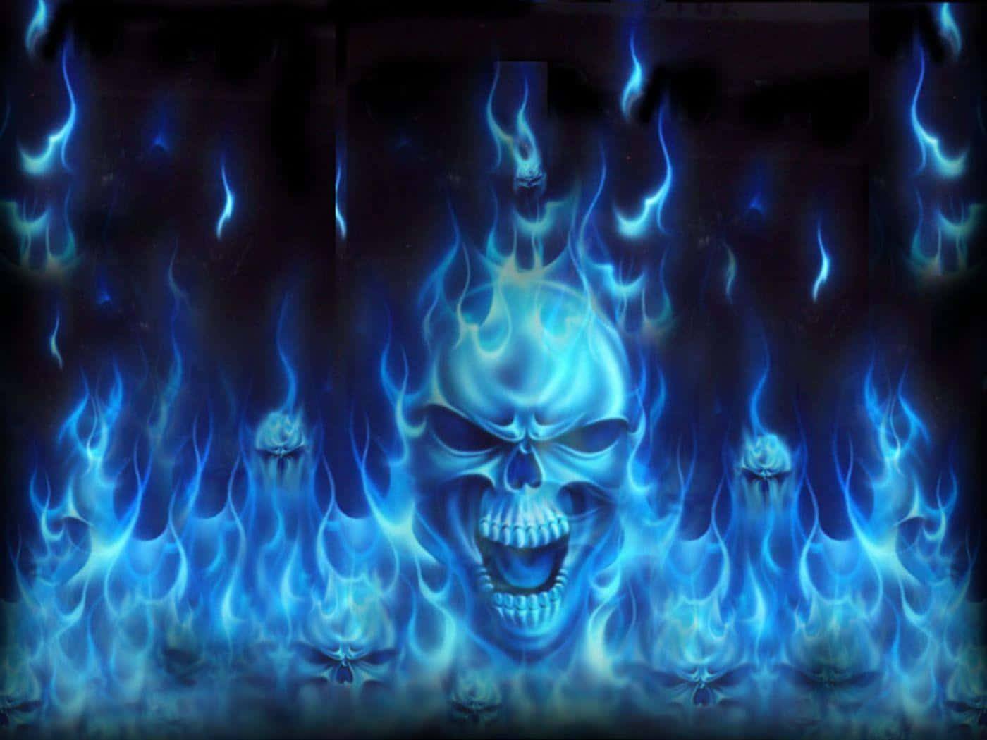 3d Fire 桌布 壁紙 — 一個帶有發光藍色火焰的威脅性頭骨從黑暗背景中爆發出來，形成一幅熾熱的數位藝術作品。