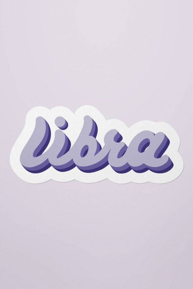 libra 桌布 壁紙 — 一個帶有白色扇貝邊緣的風格化紫色「Libra」貼紙，居中放置在柔和的薰衣草背景上。