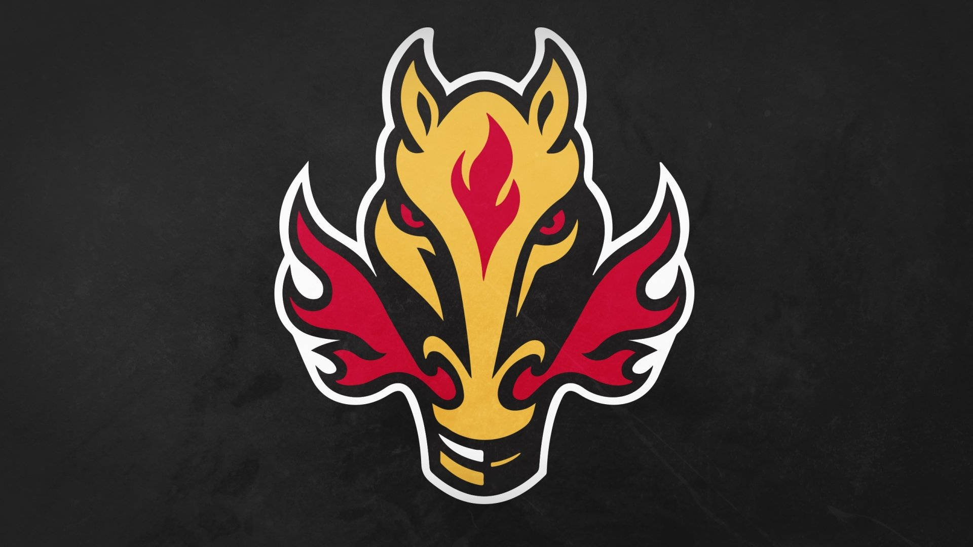 Flames 桌布 壁紙 — 一個帶有白色輪廓、在紋理黑色背景上的火熱金色和紅色風格化野豬頭標誌。