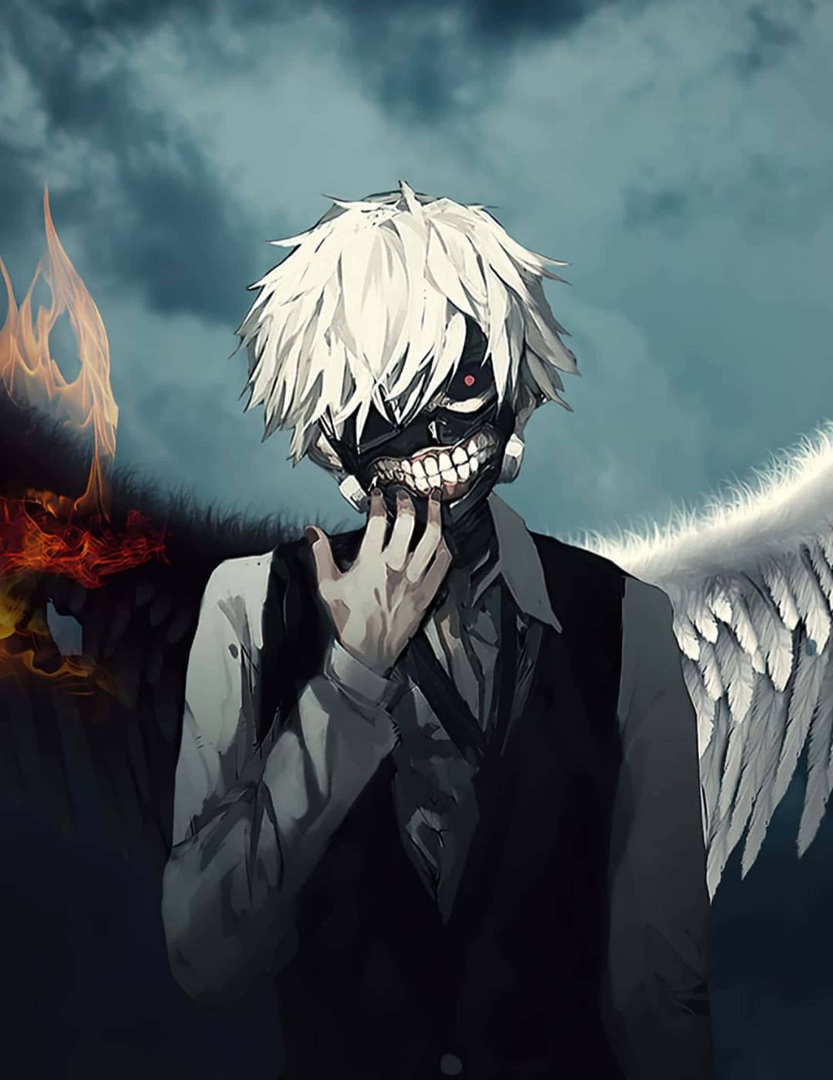 Kaneki 桌布 壁紙 — 一個帶有白髮和骷髏臉的威脅性動漫角色捂住嘴巴，火焰翅膀與天使翅膀在暴風雨的天空中碰撞。