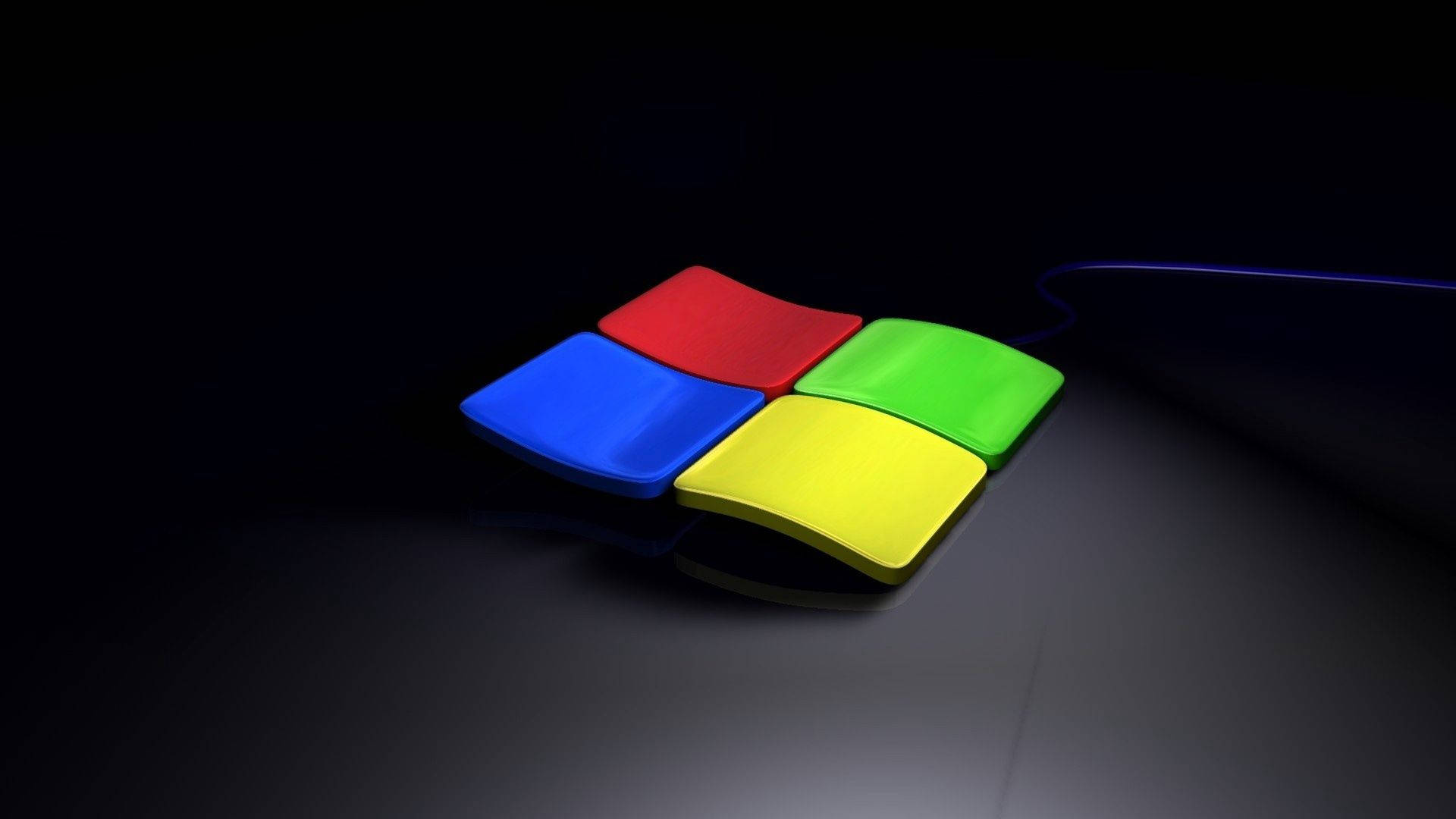 黑色 Windows 10 桌布 壁紙 — 一個帶有紅色、藍色、綠色和黃色四象限的光澤Windows標誌，在戲劇性燈光下於深色表面上發光。