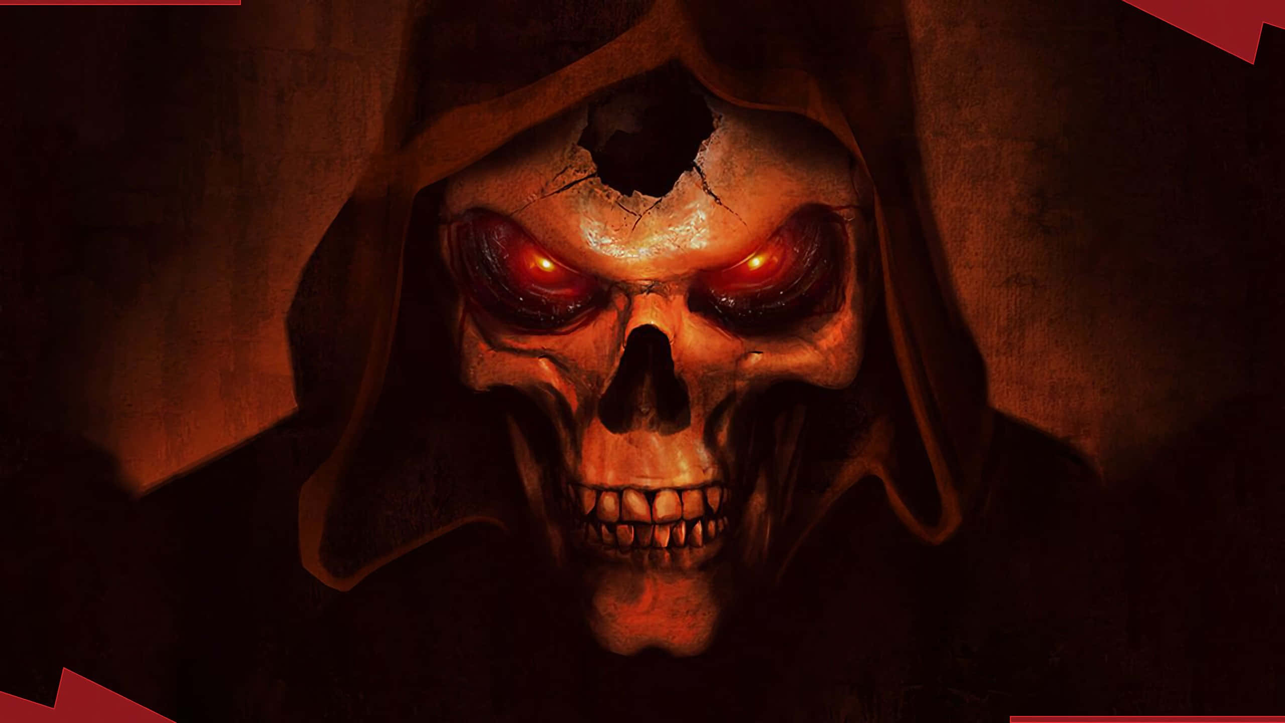 Diablo 2 Resurrected 桌布 壁紙 — 一個帶有紅色發光眼睛的可怕頭骨，從深色連帽斗篷中窺視，背景陰暗。