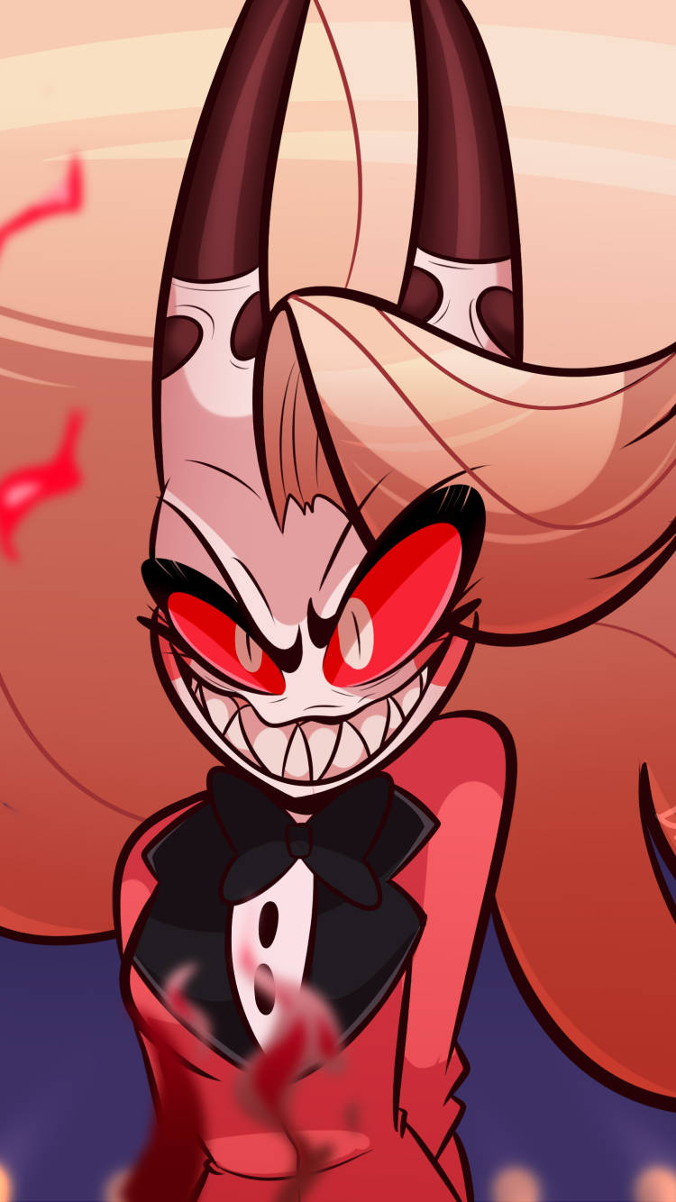 Hazbin Hotel 桌布 壁紙 — 一個帶有紅色眼睛和角的威脅性動漫惡魔，穿著燕尾服，在火焰漸變背景前冷笑。