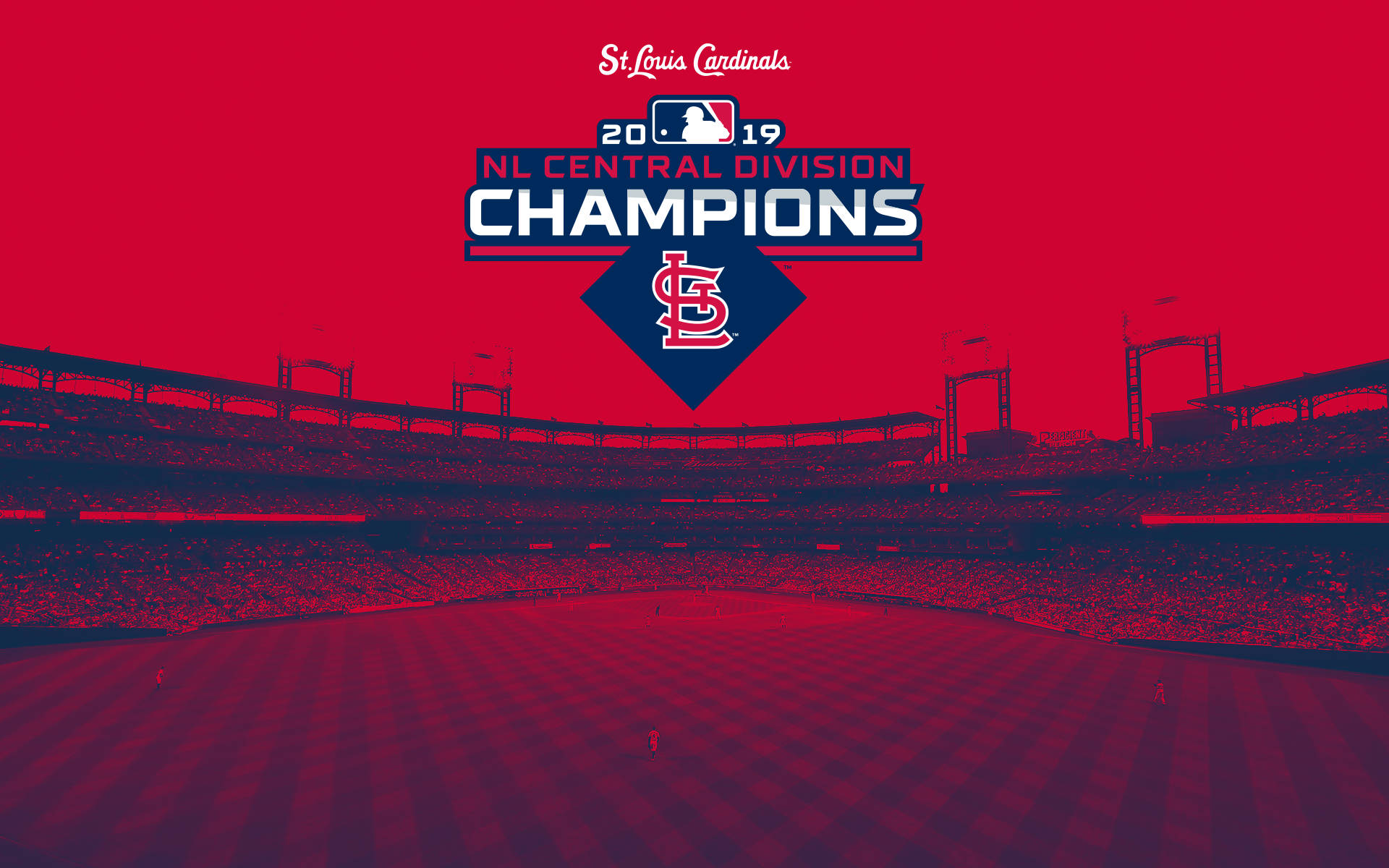 Cardinals 桌布 壁紙 — 一個帶有紅色色調的棒球場慶祝聖路易紅雀隊2019年國聯中區冠軍，球場上方中央有一個醒目的標誌。