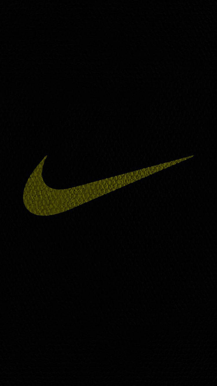 Nike iPhone 桌布 壁紙 — 一個帶有細微紋理的橄欖綠色Nike Swoosh標誌，居中在黑色背景上。