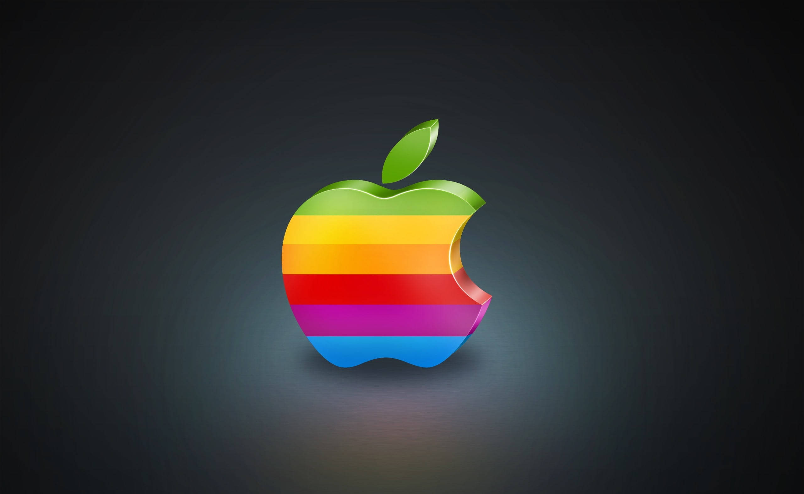 Macbook Air 桌布 壁紙 — 一個帶有綠色葉子的光澤彩虹條紋蘋果標誌，漂浮在深色漸變背景上。