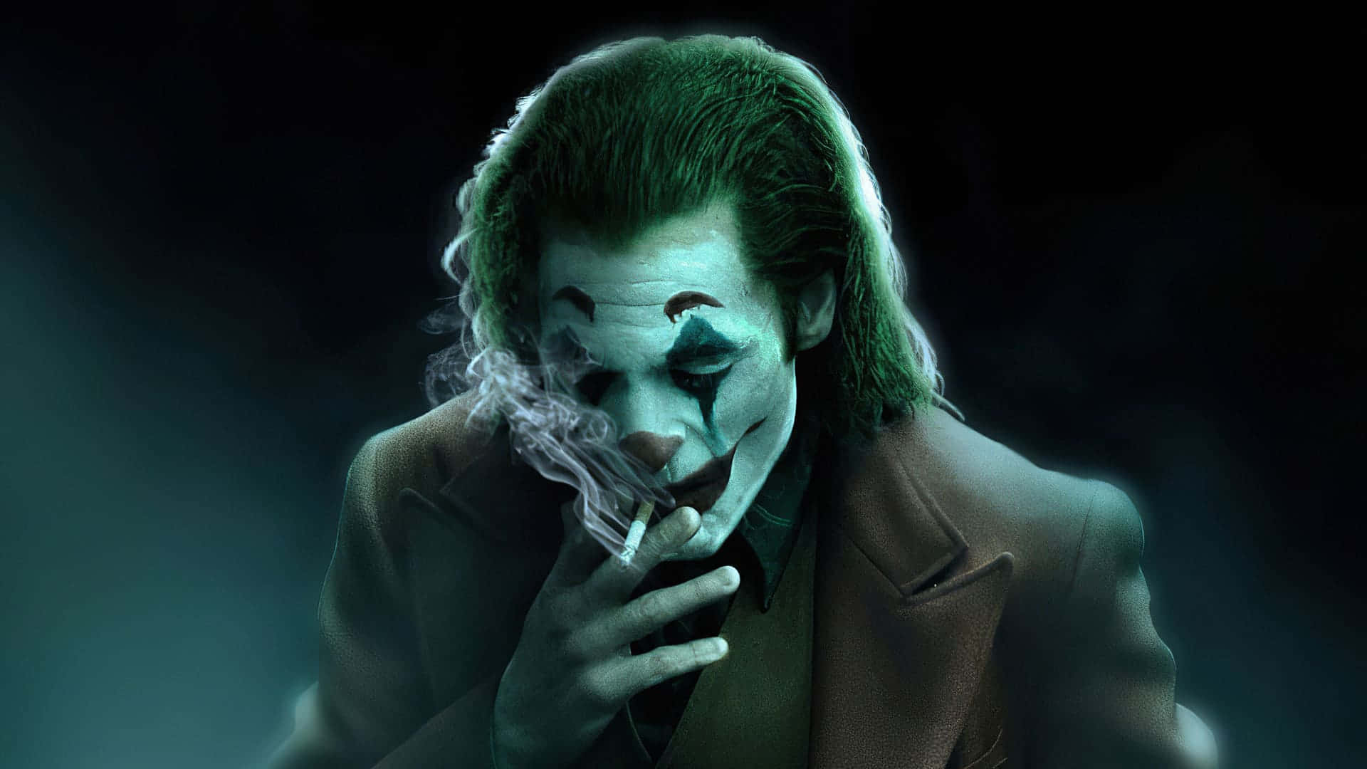 小丑 桌布 壁紙 — 一個帶有綠色頭髮的威脅性小丑在深藍綠色背景下抽煙，煙霧從他的嘴唇中升起。