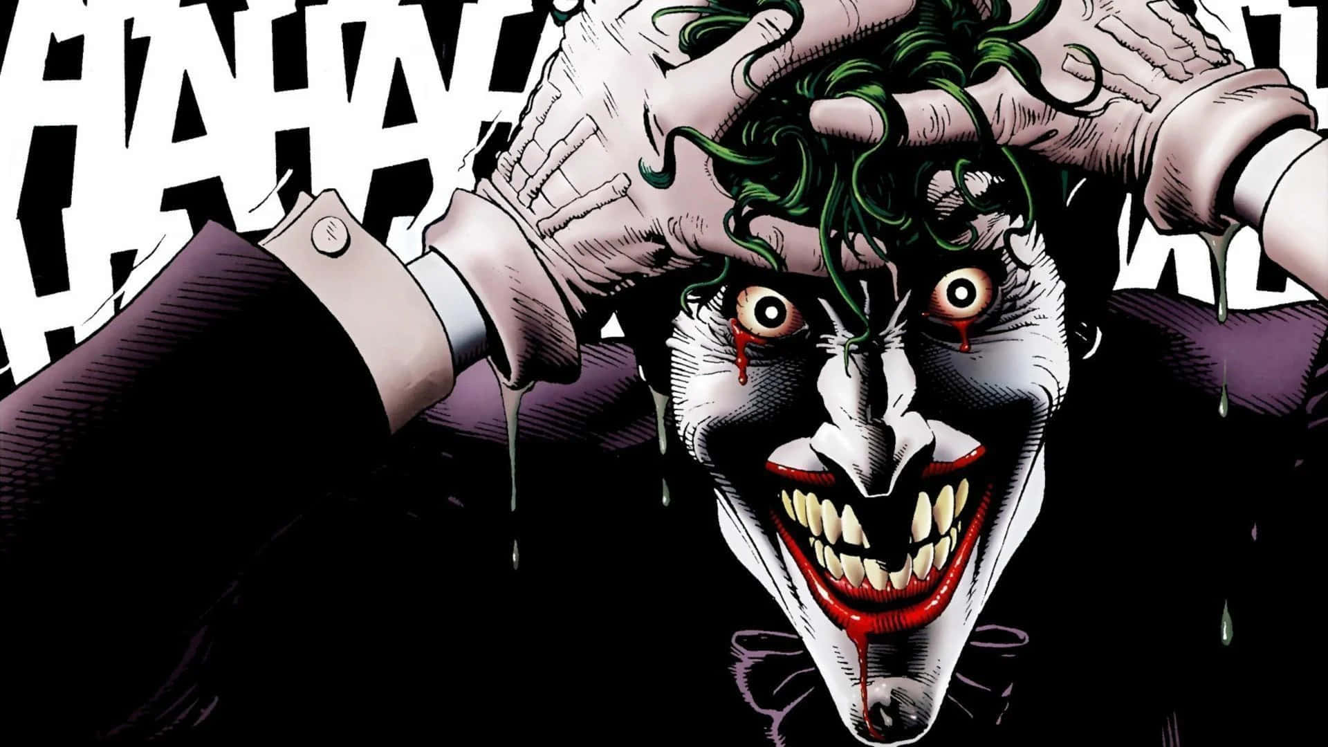 Batman Three Jokers 桌布 壁紙 — 一個帶有綠髮和從笑容滴下鮮血的威脅性漫畫小丑，在黑色背景上狂笑。