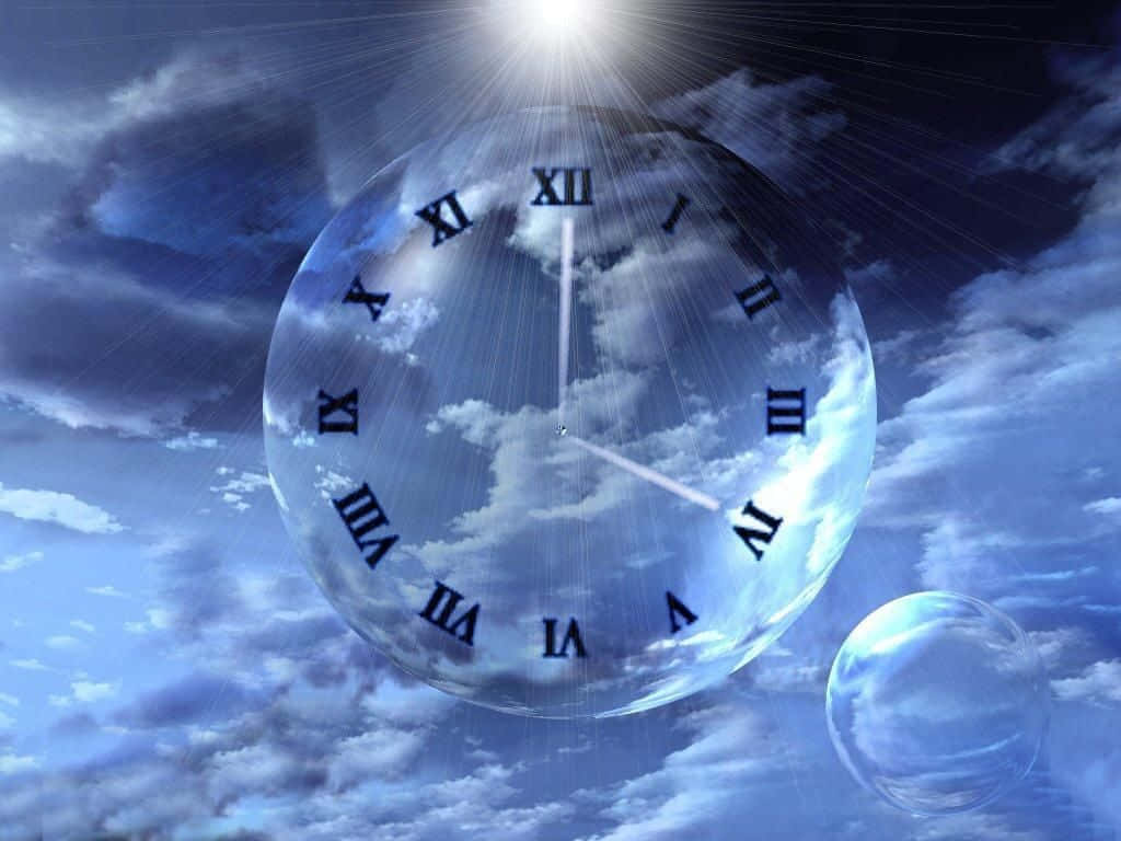 Time 桌布 壁紙 — 一個帶有羅馬數字的發光時鐘漂浮在戲劇性的藍色天空中，伴有雲朵和燦爛的陽光。
