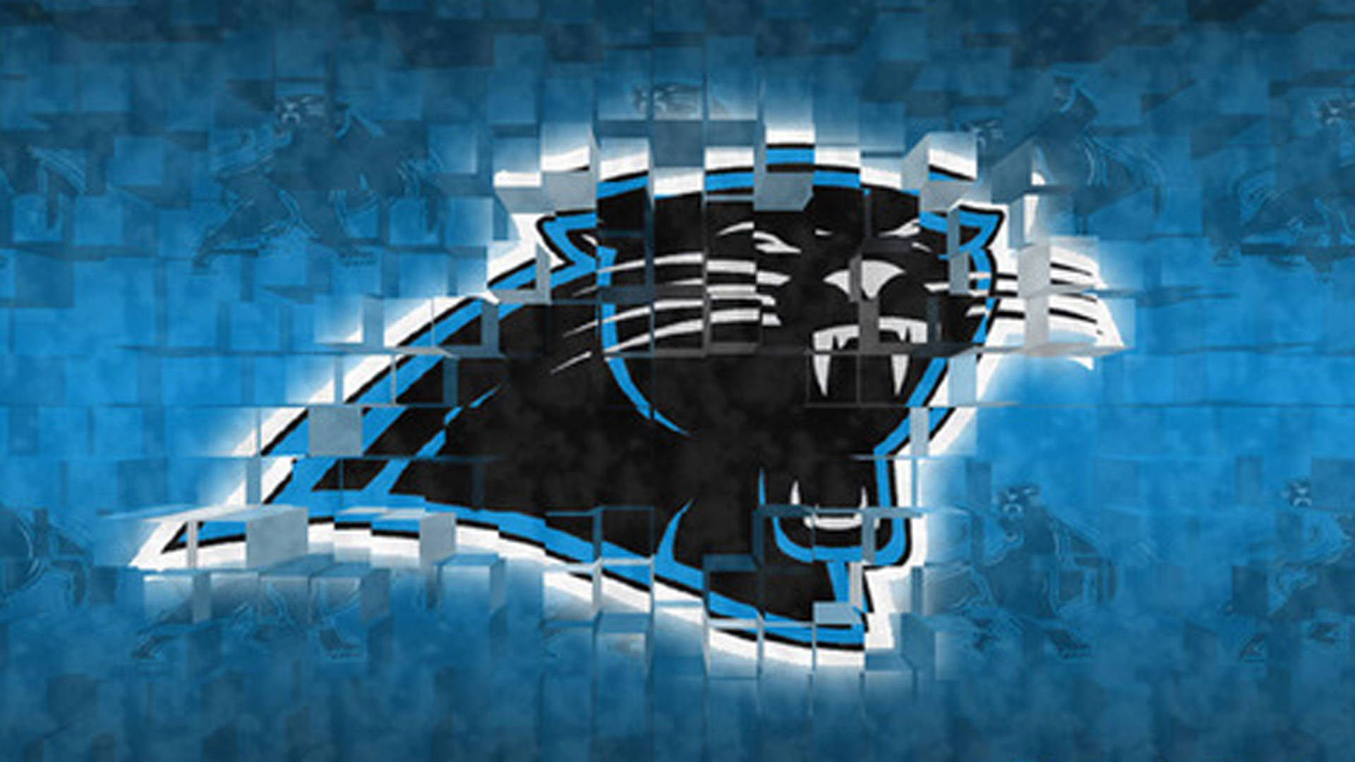 Panthers 桌布 壁紙 — 一個帶有藍色點綴的兇猛黑豹標誌衝破帶有發光邊緣的藍色像素牆。