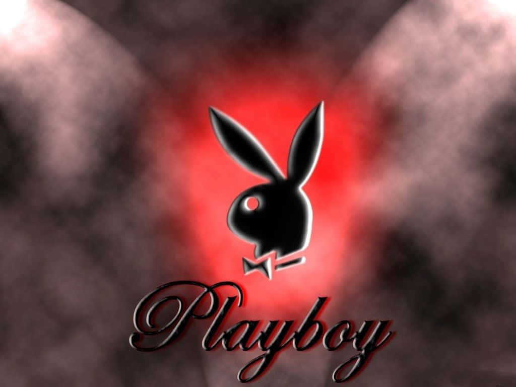 花花公子 桌布 壁紙 — 一個帶有蝴蝶結的光澤黑色Playboy兔子標誌在煙霧般的紅色和灰色背景上發光。
