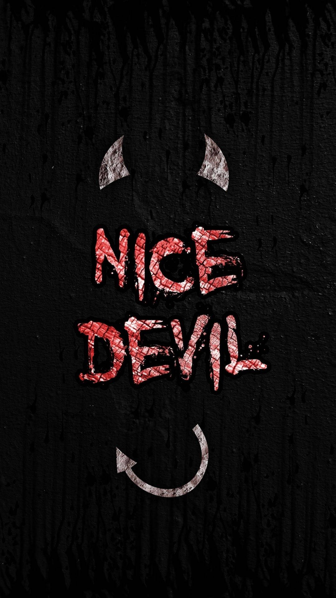 紅色裂紋文字寫著 nice devil，帶有銀色角和微笑，位於黑色背景上。