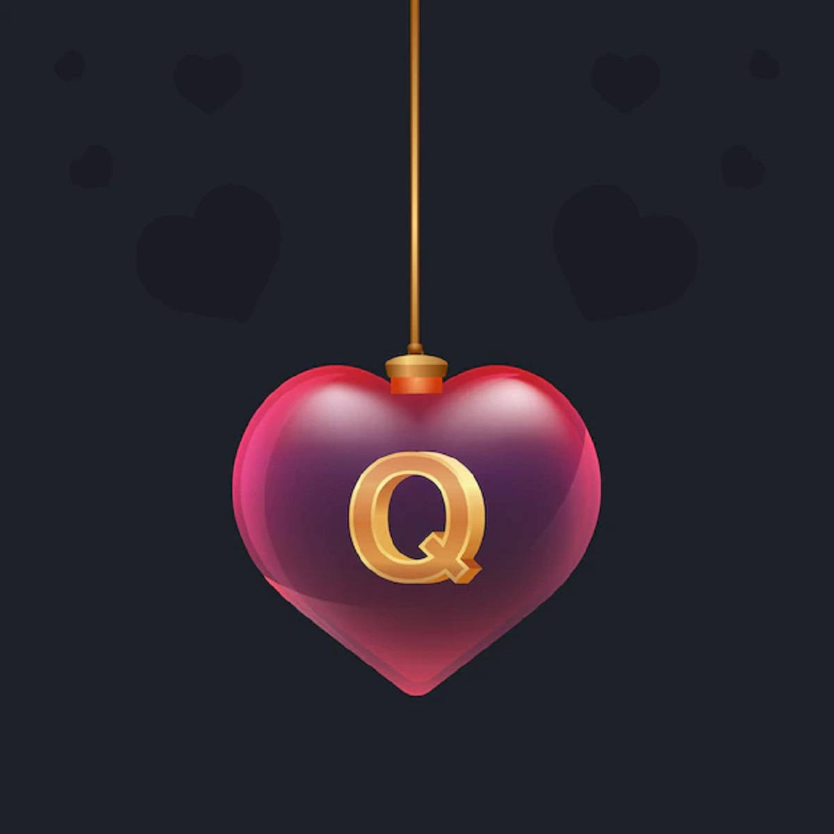 q 桌布 壁紙 — 一個帶有金色字母Q的光澤粉紅色心形裝飾品，用繩子掛在帶有模糊心形剪影的深色背景上。