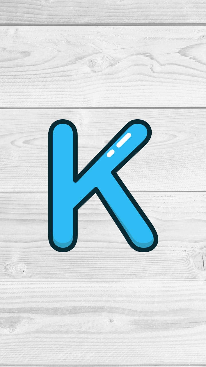 白色木紋背景上的藍色卡通字母K — 字母K動圖 壁紙