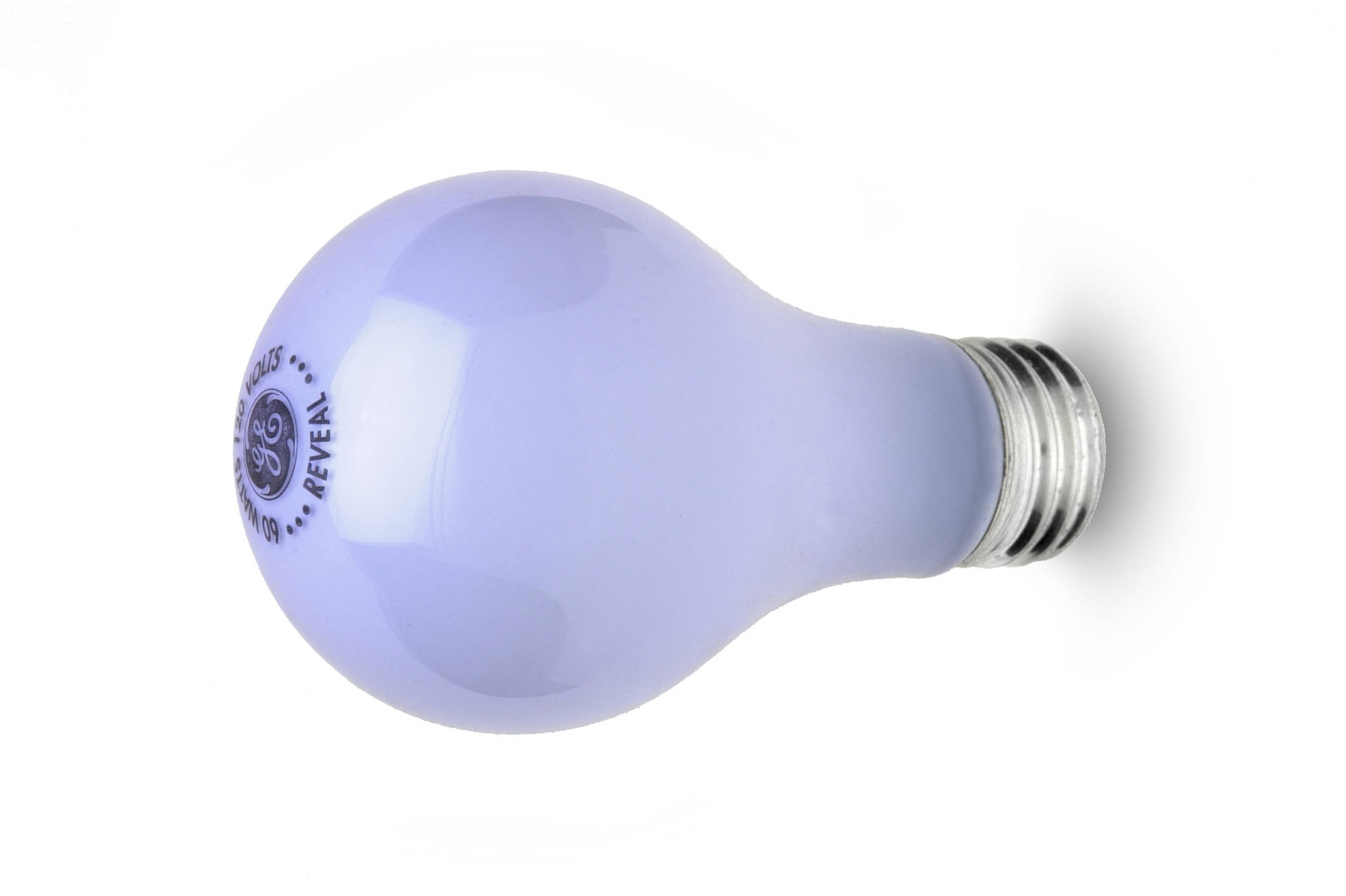 Light Bulb 桌布 壁紙 — 一個帶金屬螺絲底座的薰衣草色LED燈泡，孤立地放在純白色背景上。