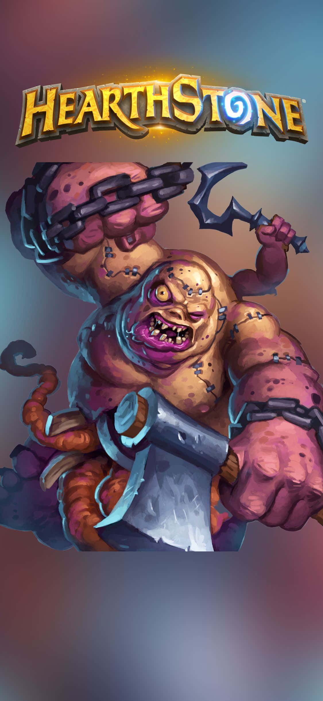 iPhone Xs Hearthstone 桌布 壁紙 — 一個帶鎖鏈和砍刀的兇猛卡通獸人在發光的爐石戰記標誌下咆哮。