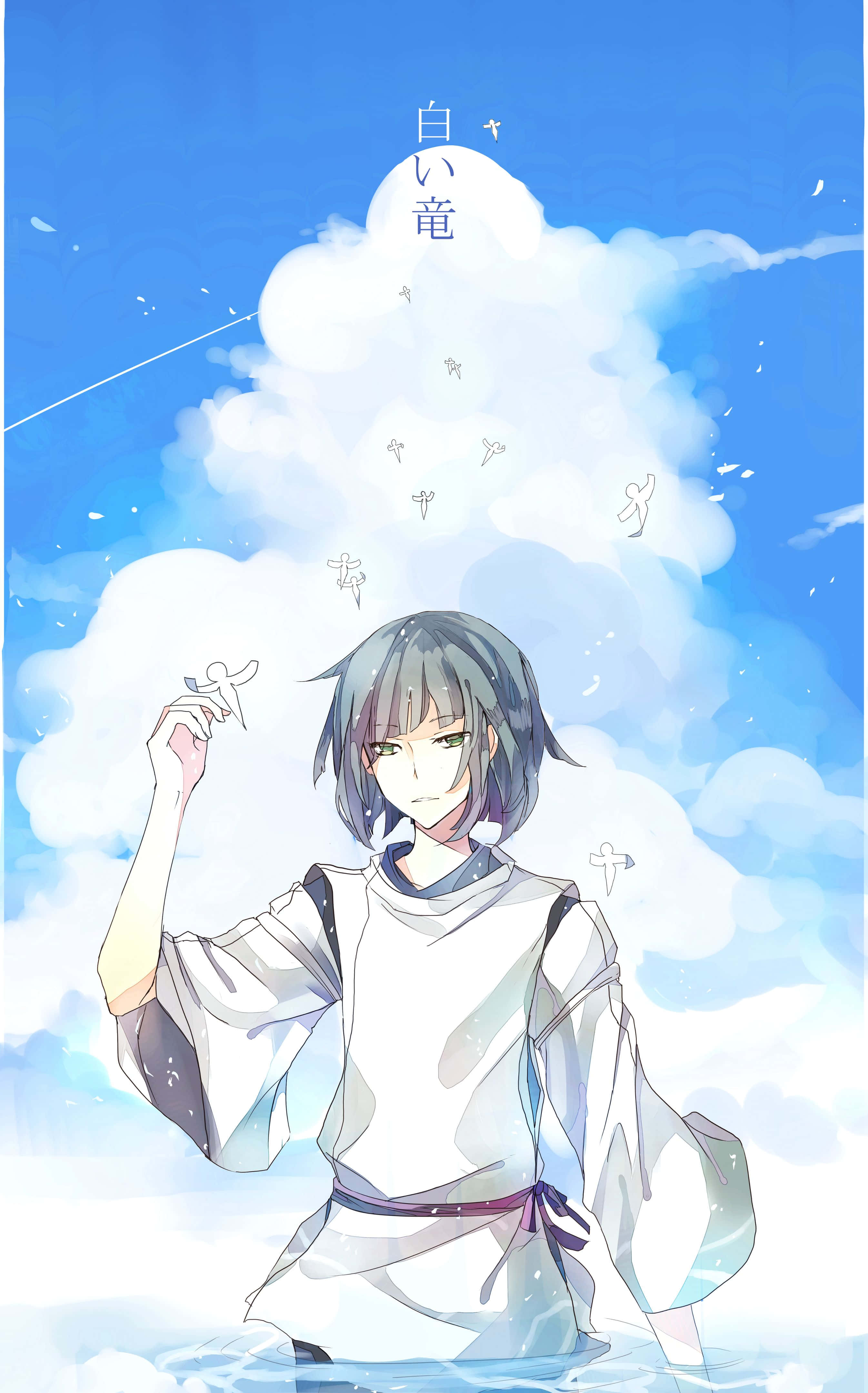Haku Spirited Away Phone 桌布 壁紙 — 一個平靜的動漫角色，灰色頭髮，站在水中，上方是明亮的藍天，有蓬鬆的雲朵和漂浮的漢字。