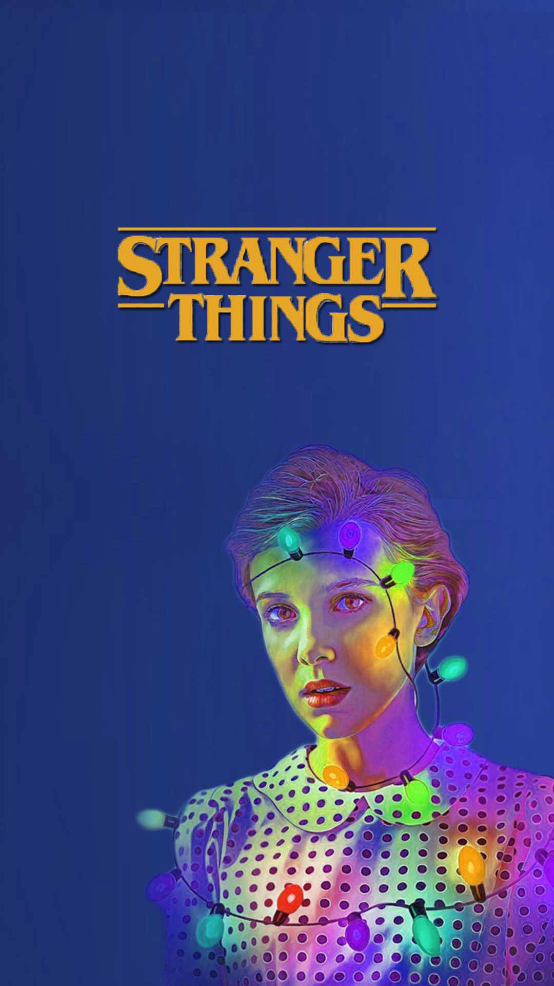 Stranger Things iPhone 桌布 壁紙 — 一個年輕女孩，頭上及肩膀上纏繞著發光的串燈，背景為深藍色，並帶有《怪奇物語》標題。