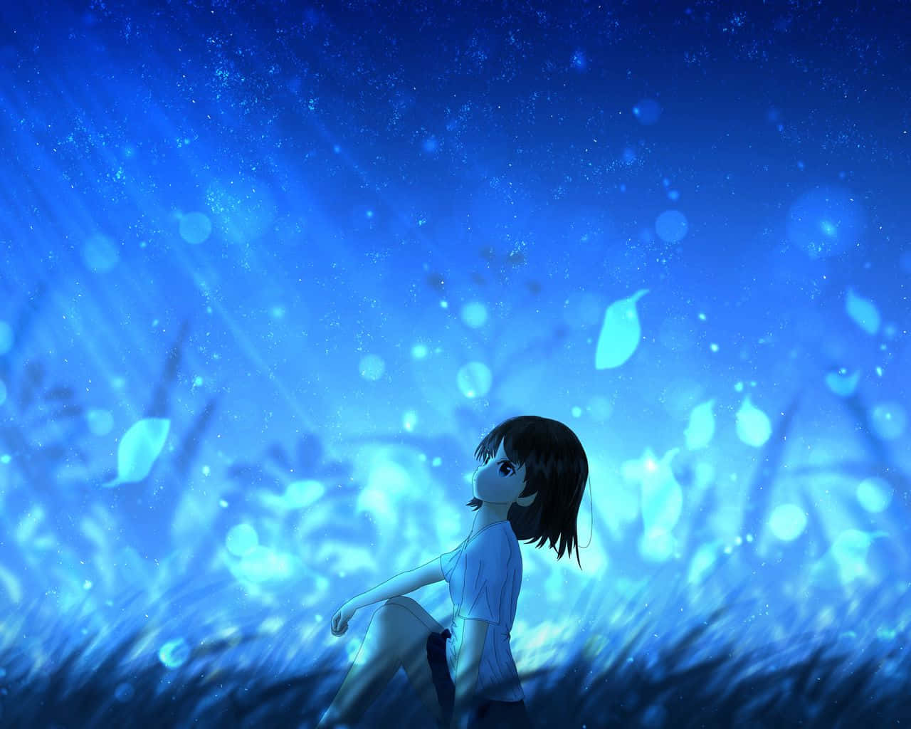 夜空 桌布 壁紙 — 一個年輕女孩坐在發光的藍色草地上，頭頂是滿天星斗的夜空，漂浮著樹葉。