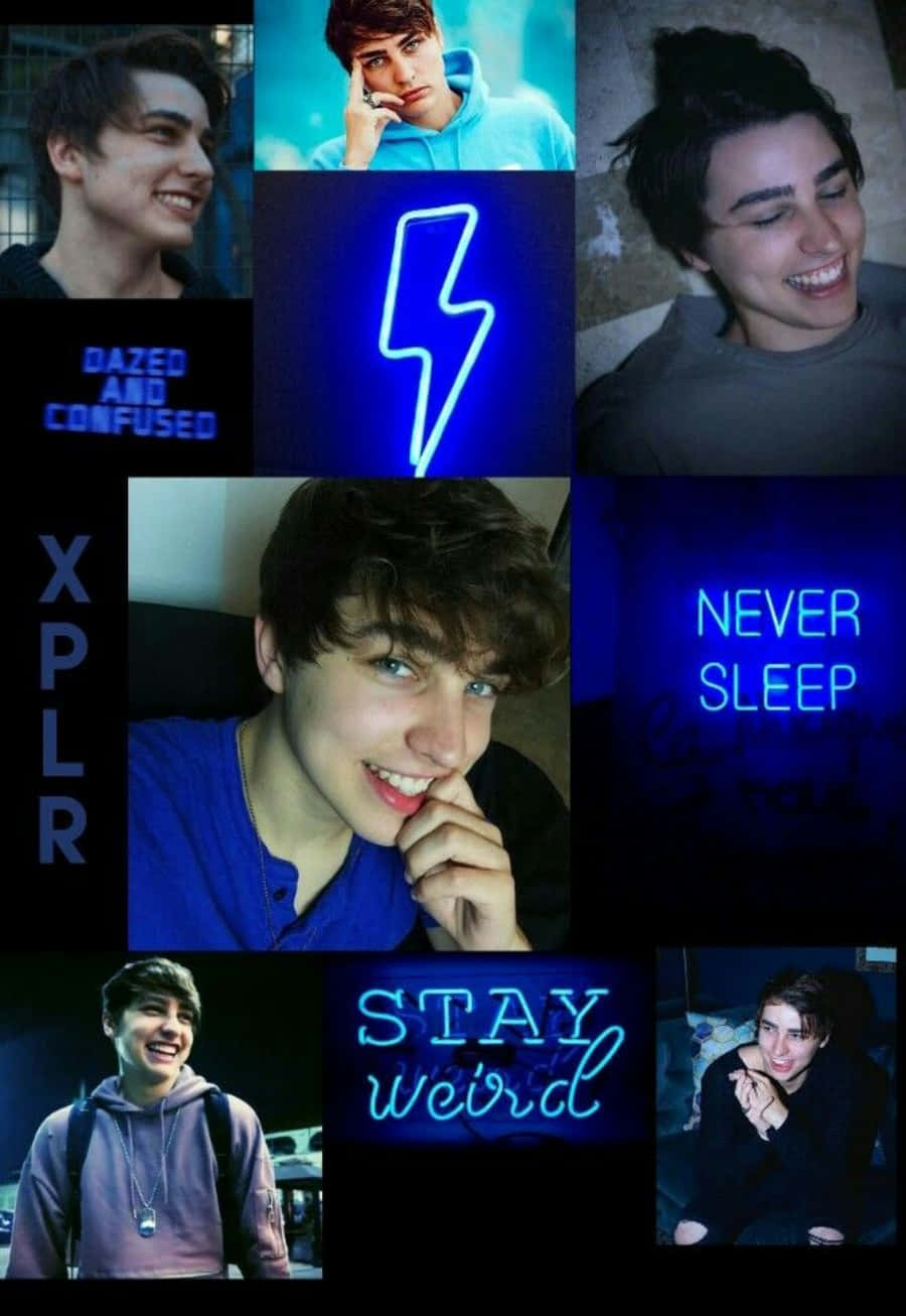 Colby Brock 桌布 壁紙 — 一個年輕男子以不同姿勢和表情組成的拼貼畫，帶有發光的藍色霓虹燈牌，上面寫著 dazed and confused never sleep stay weird。