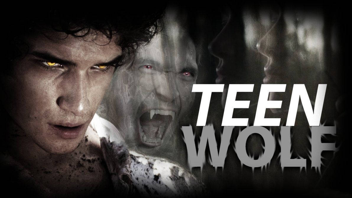 teen wolf 桌布 壁紙 — 一個年輕男子擁有發光的黃色眼睛，在黑暗粗糙的宣傳海報中，一隻幽靈般的狼人正在他身後咆哮，他凝視著。