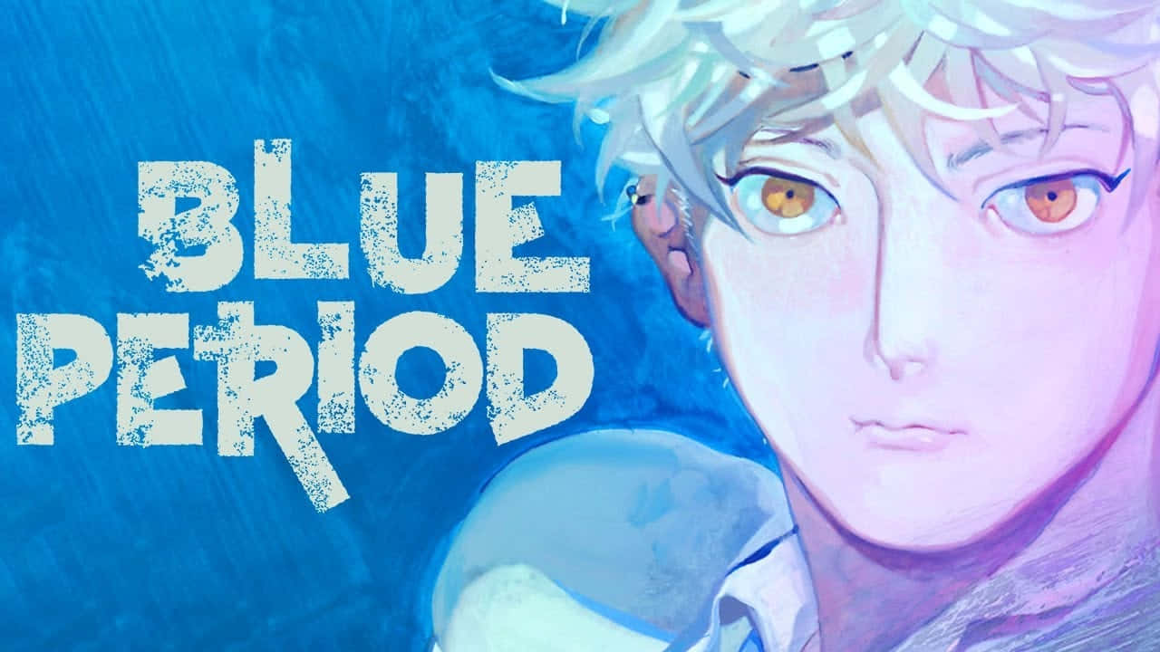 Blue Period 桌布 壁紙 — 一個年輕白髮琥珀色眼睛男子的特寫動畫肖像，背景為帶紋理的藍色，並有磨損白色字體的「BLUE PERIOD」字樣。