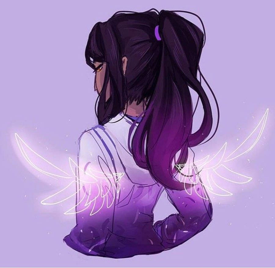 Aphmau 桌布 壁紙 — 一個年輕的動漫女孩，深紫色頭髮紮成高馬尾，坐在柔和的薰衣草背景前，擁有發光的半透明翅膀。