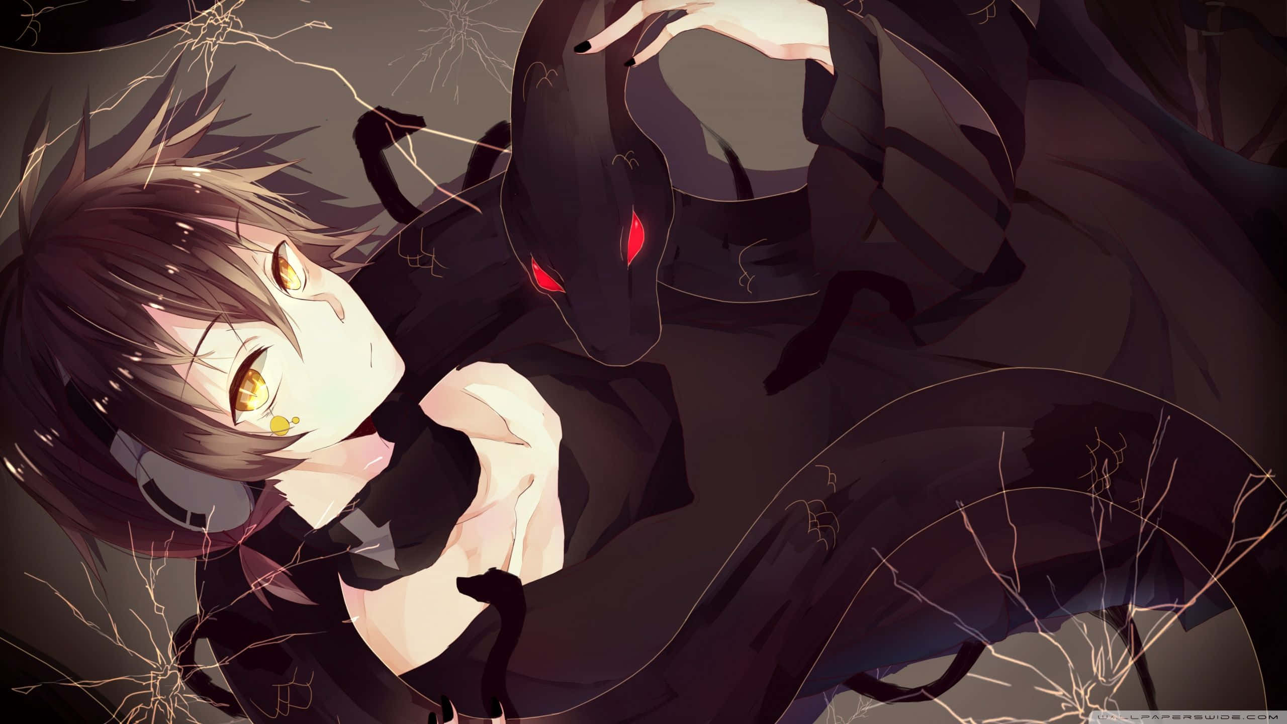 Horror Anime Boy 桌布 壁紙 — 一個年輕的動漫男孩，擁有金色的眼睛和耳機，向上凝視，一個帶有發光紅眼的陰影人物潛伏在他身後。