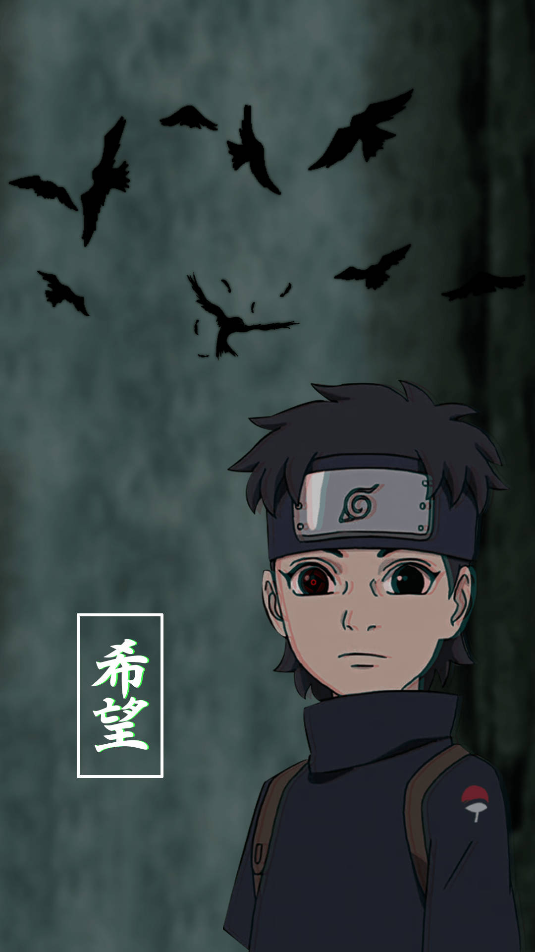 Shisui 桌布 壁紙 — 一個年輕的動漫男孩，紅眼睛，戴著頭帶，在深灰色背景上，黑鳥在頭頂飛翔，他莊嚴地站著。