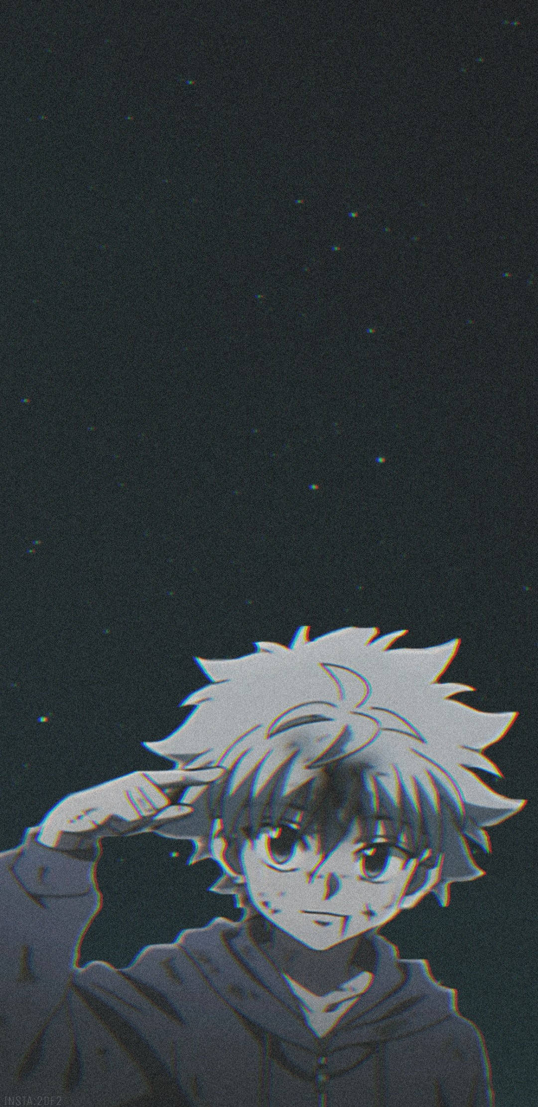奇犽 桌布 壁紙 — 一個年輕的動漫男孩，頭髮尖尖，在繁星點點的夜空下敬禮，帶有粗糙的復古濾鏡。