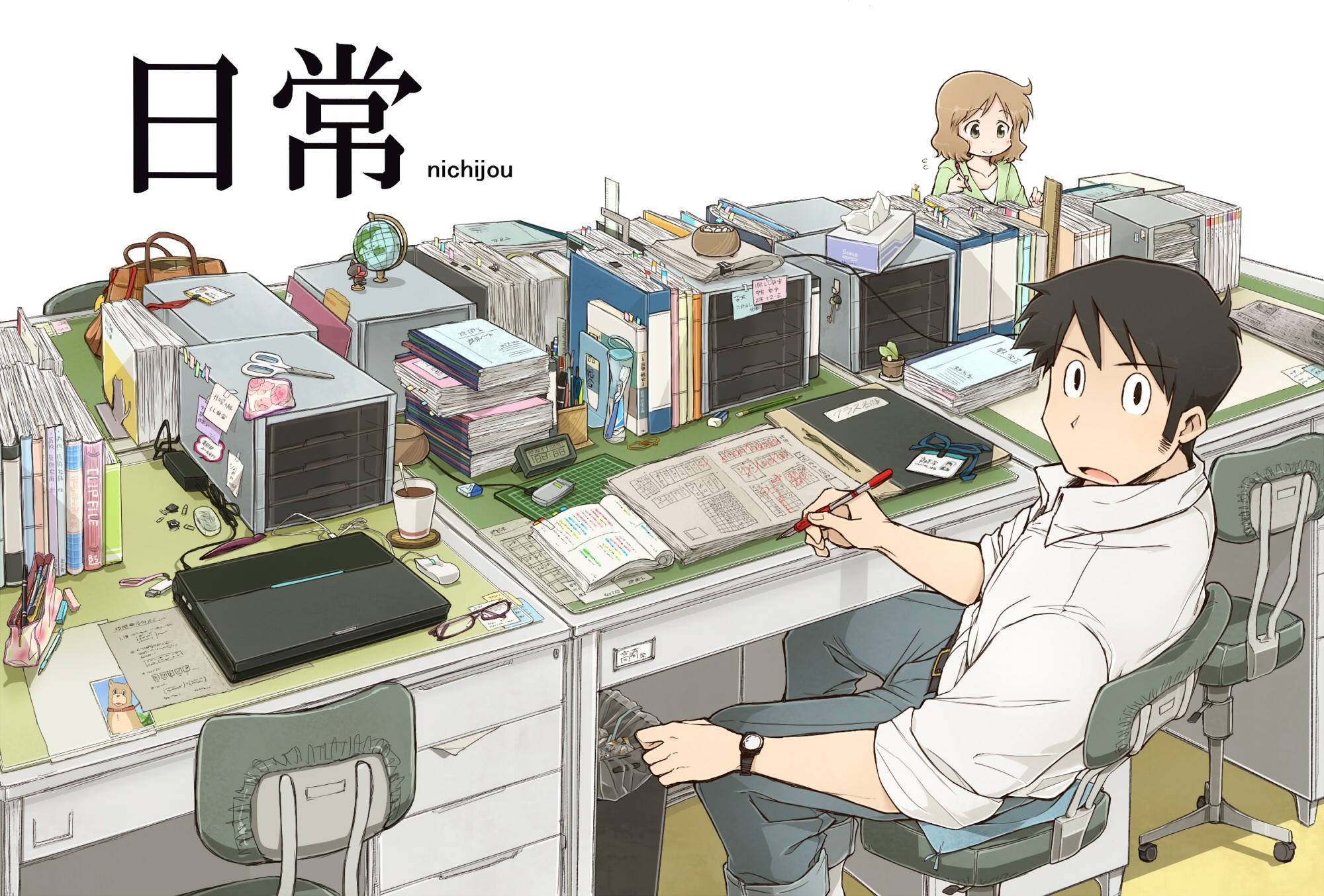 Nichijou 桌布 壁紙 — 一個年輕的動漫男孩坐在雜亂的書桌前，周圍堆滿了書本和紙張，而一個女孩從後面看著。