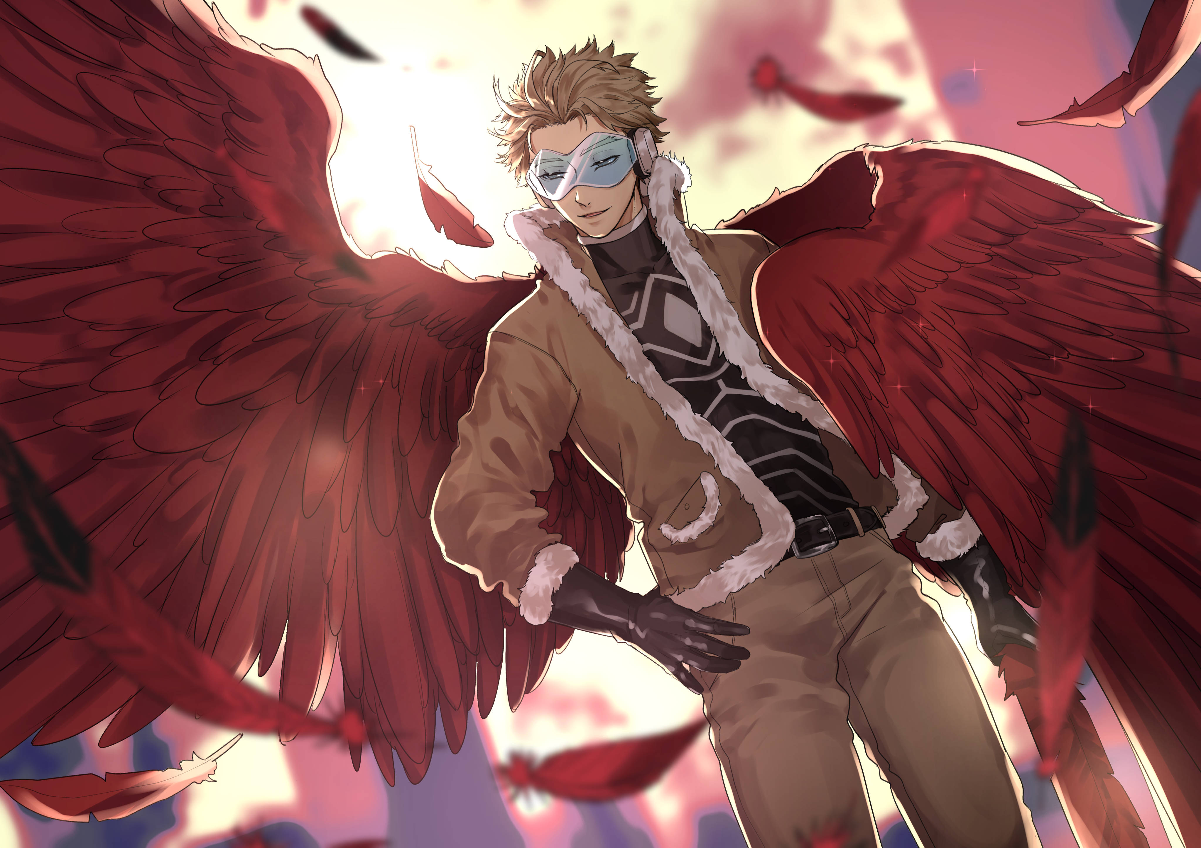 動漫男孩 桌布 壁紙 — 一個年輕的動漫角色，擁有紅色翅膀和藍色眼罩，自信地站在柔和的粉紅色和橙色天空前。