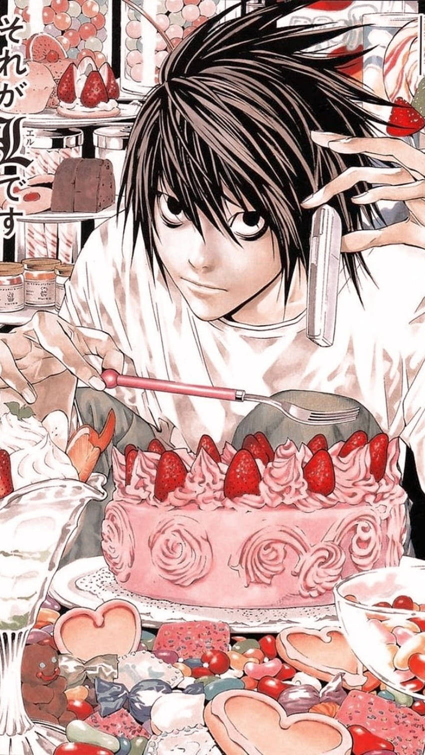 Death Note Aesthetic 桌布 壁紙 — 一個年輕的動漫角色，黑髮，坐在甜點中，拿著手機切粉紅草莓蛋糕。