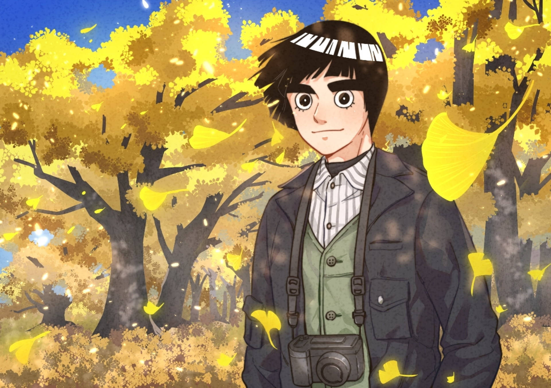 Rock Lee 桌布 壁紙 — 一個年輕的動漫角色拿著相機，站在充滿飄落金色樹葉的秋日森林中微笑。