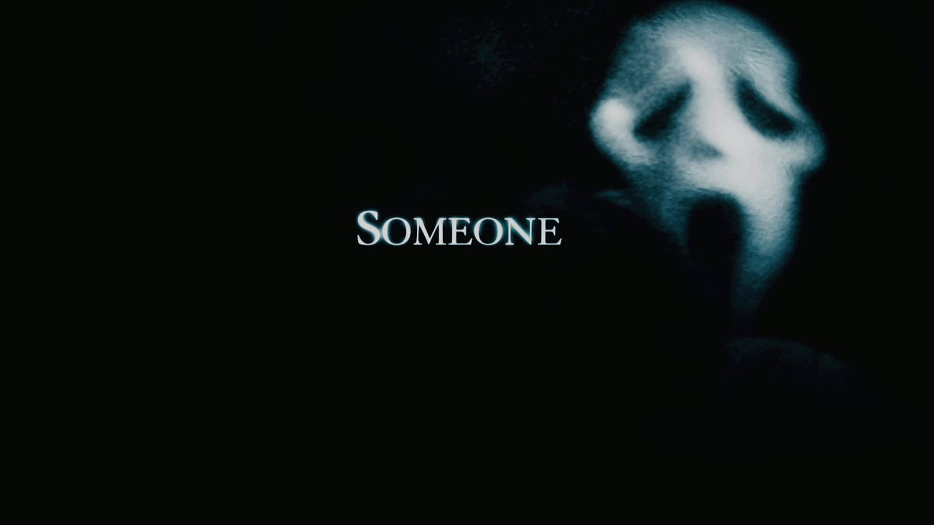 吶喊 桌布 壁紙 — 一個幽靈般的白色面具人物在黑暗中隱現，帶有「someone」一詞以藍色文字發光。