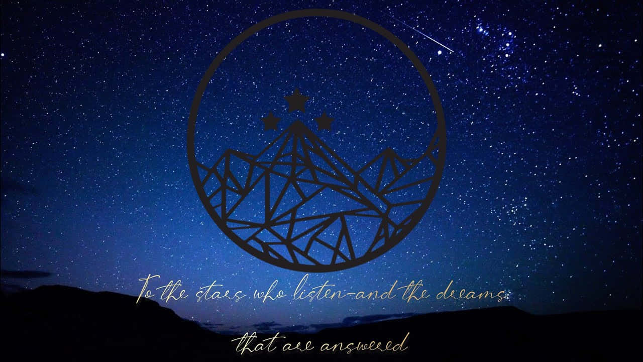 Acotar 桌布 壁紙 — 一個幾何山脈剪影，框在圓圈內，背景是滿天星斗的夜空，有一顆流星。