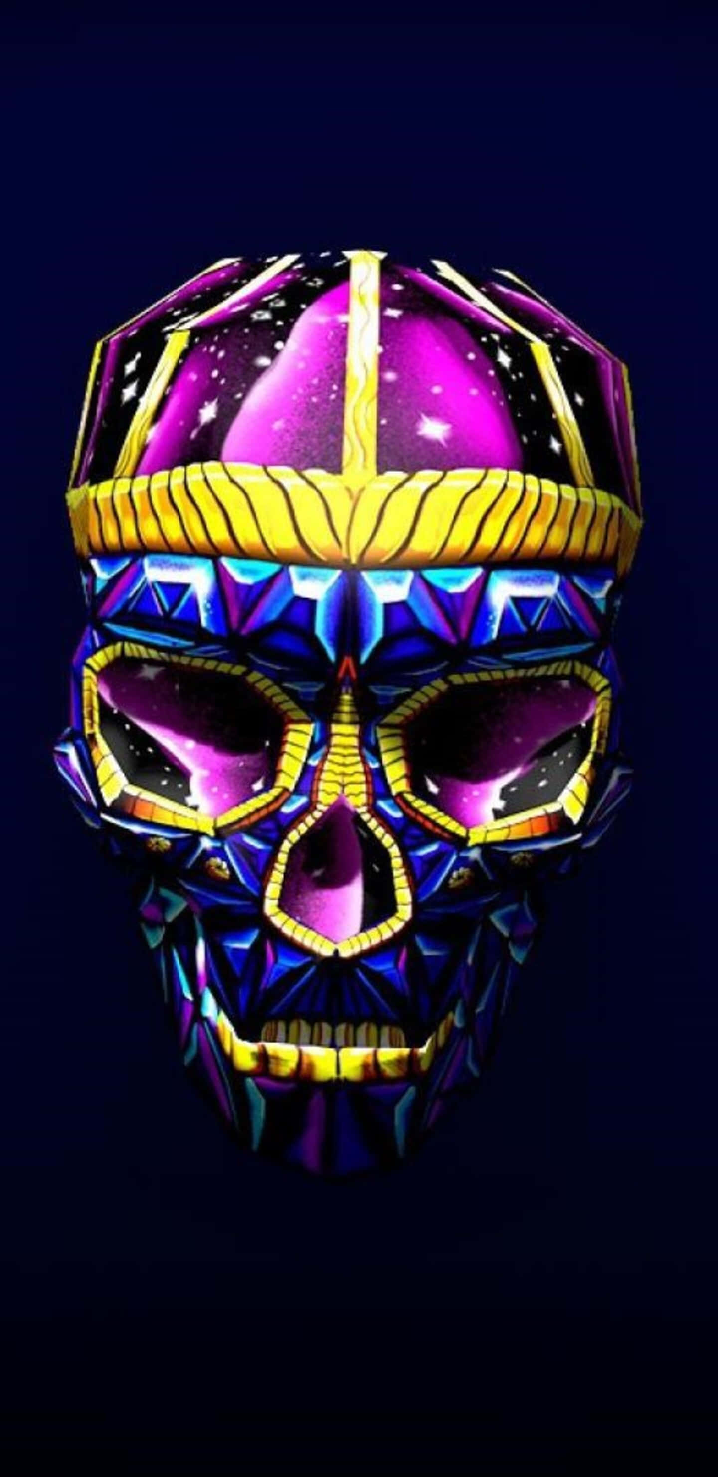 Galaxy Skull 桌布 壁紙 — 一個幾何形狀的頭骨，飾有宇宙紫色和金色的圖案，在黑暗的背景下發光。