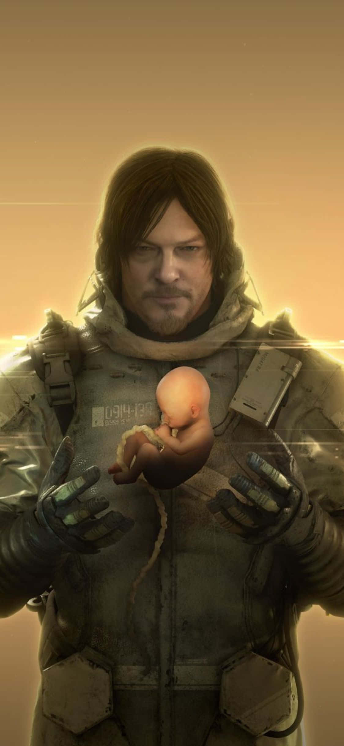 iPhone X Death Stranding 桌布 壁紙 — 一個強壯的男人穿著戰術裝備，在溫暖的金色日落背景下抱著一個發光的新生嬰兒。